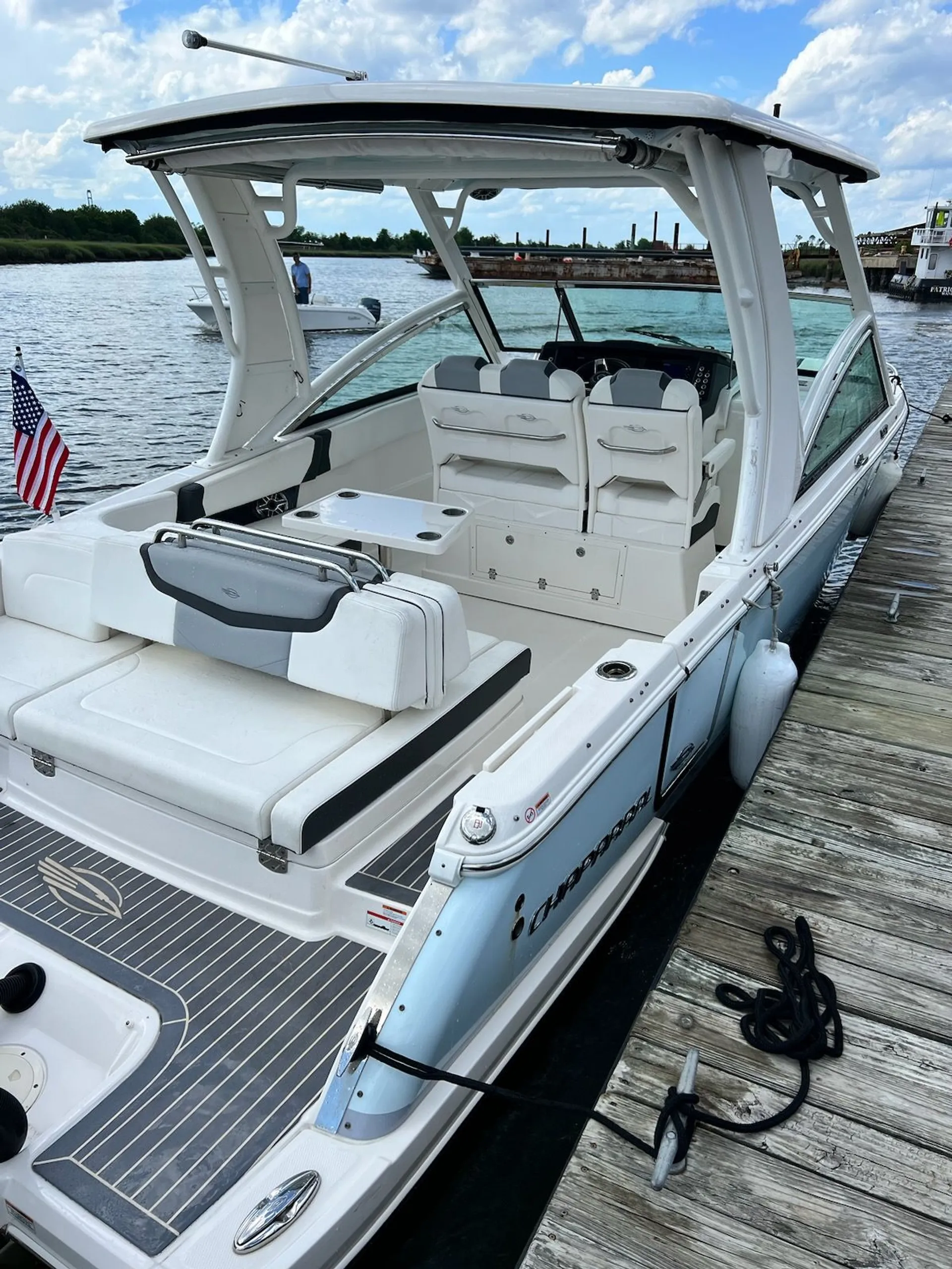 Luxury 31ft Yacht – Perfect for Bachelorette Parties & Entertaining