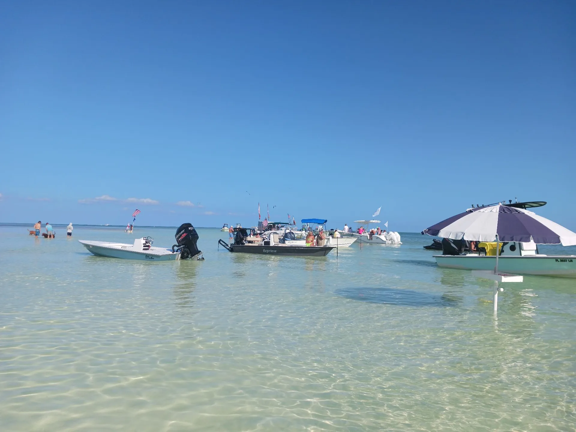 Explore the Stunning Waters of the Florida Keys Aboard Our 31’ Contend