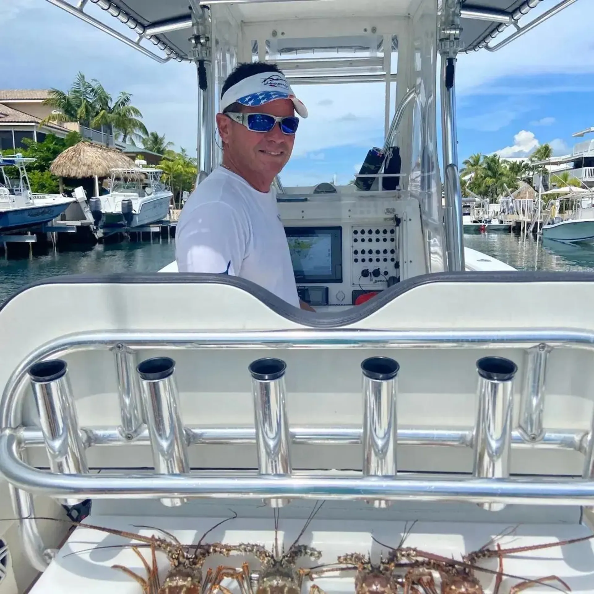 Explore the Stunning Waters of the Florida Keys Aboard Our 31’ Contend