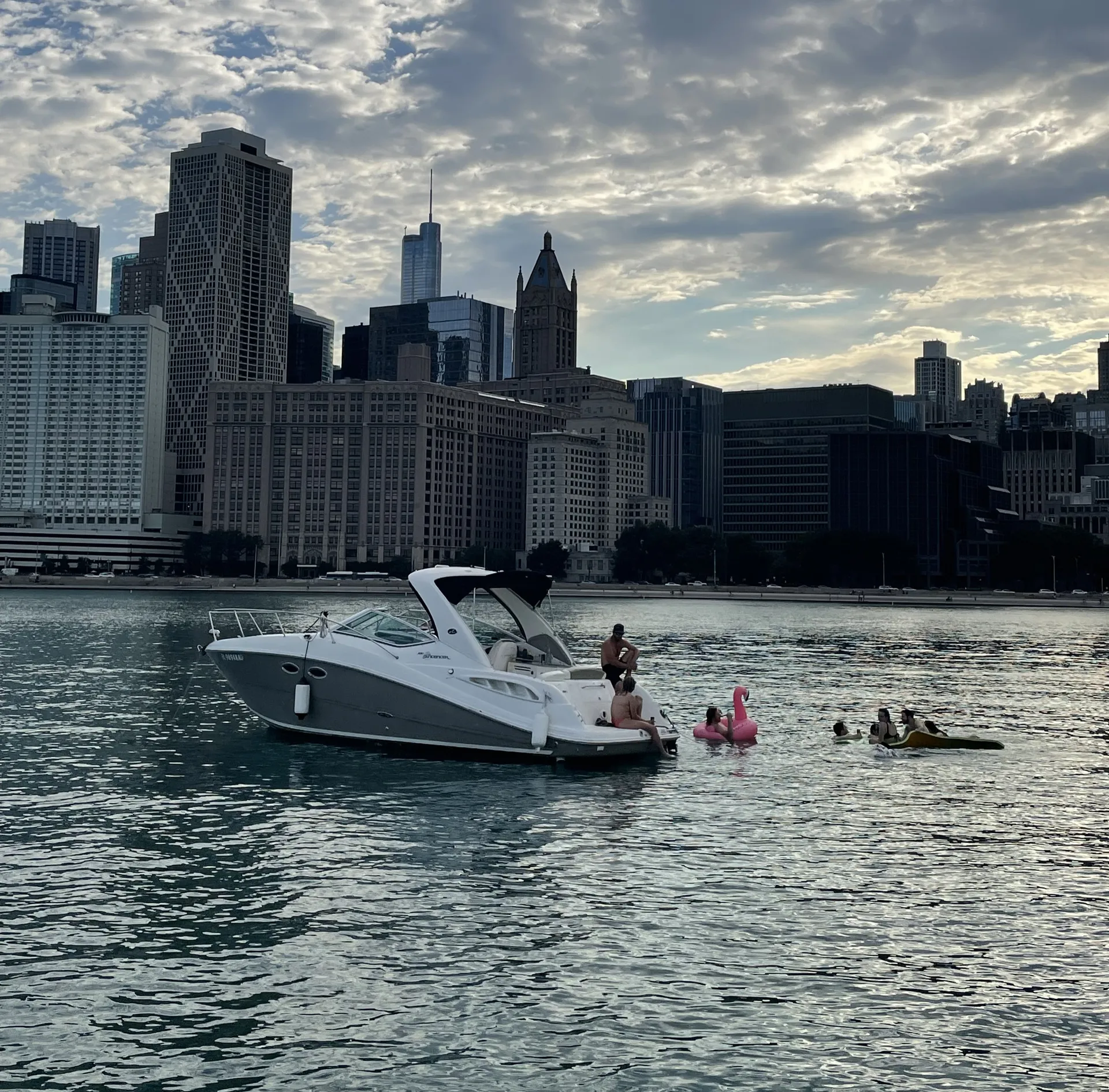 31'  Beautiful Sea Ray Perfect for any Occasion - Enjoy Chicago!