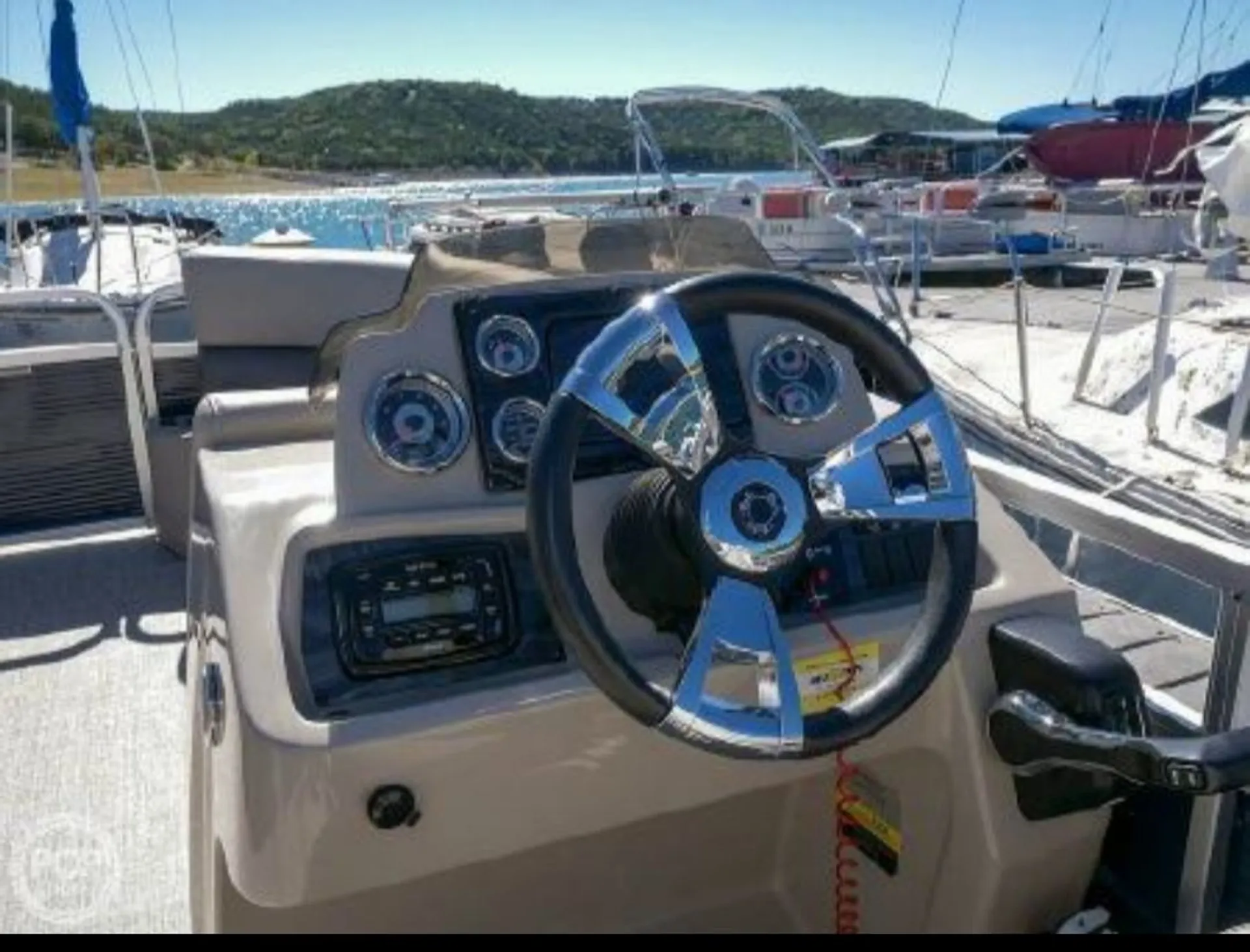 Avalon Pontoons Avalon VLS Quad Lounge  in Toledo, OH — photo 3