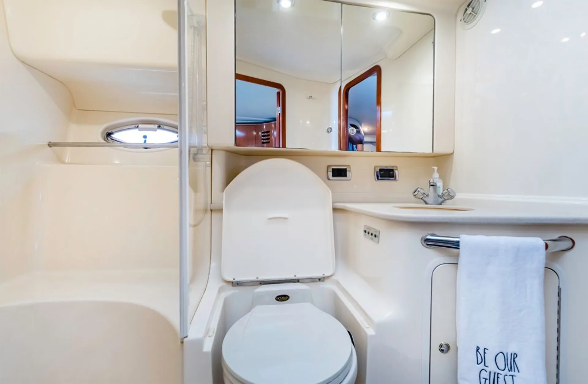 52' Sea Ray Motor Yacht for Celebrations – Miami, 13 Passengers