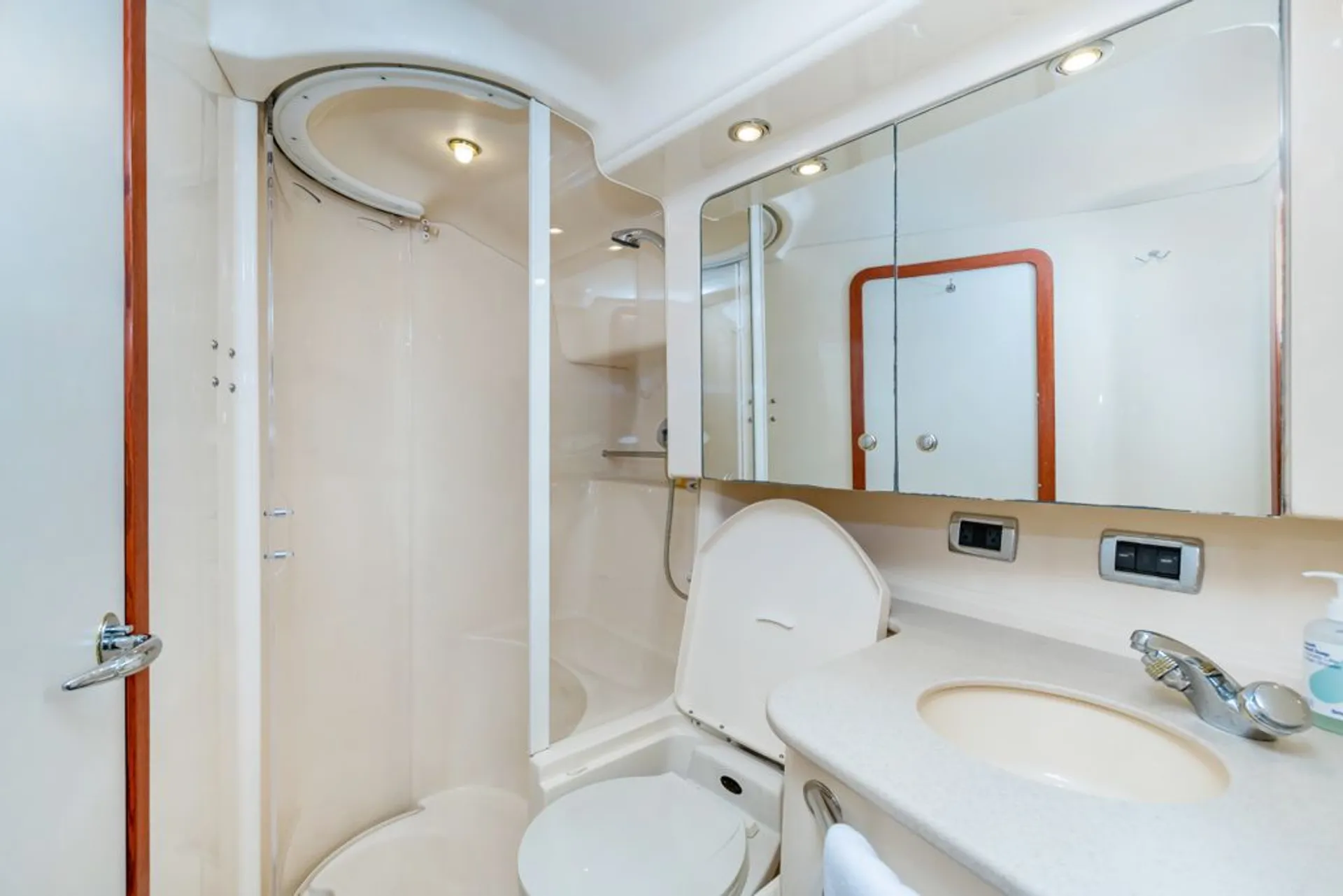 52' Sea Ray Motor Yacht for Celebrations – Miami, 13 Passengers
