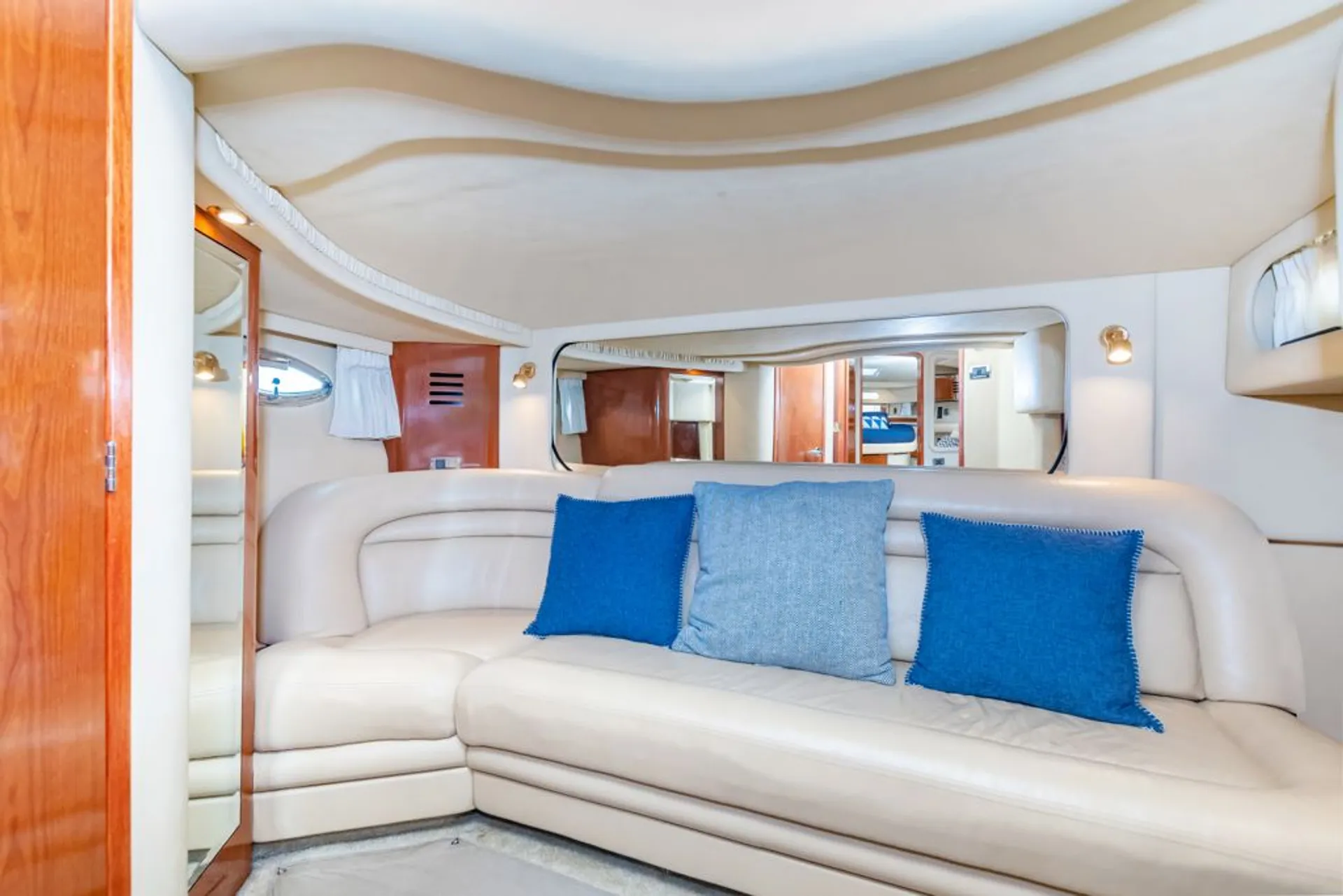 52' Sea Ray Motor Yacht for Celebrations – Miami, 13 Passengers