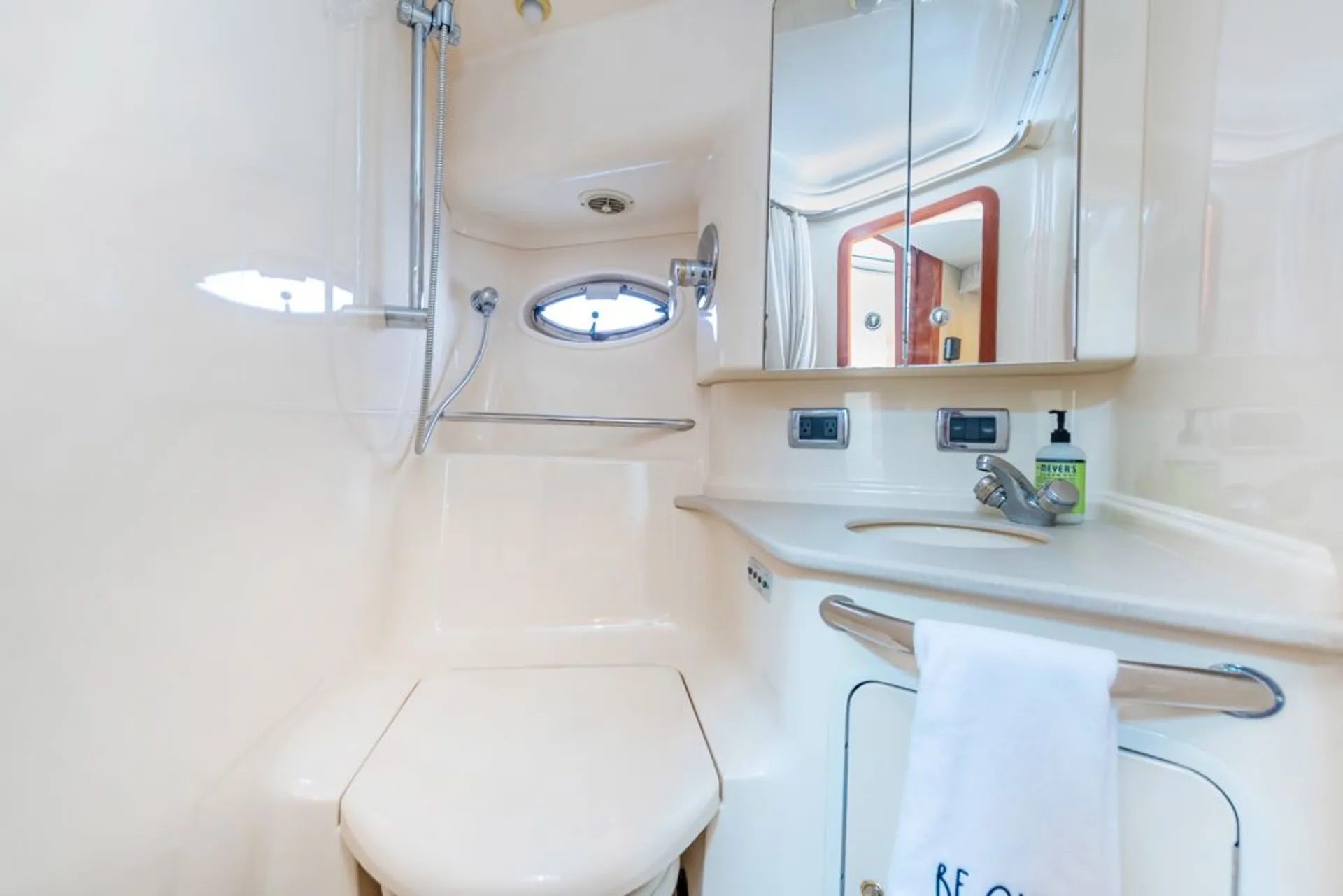 52' Sea Ray Motor Yacht for Celebrations – Miami, 13 Passengers