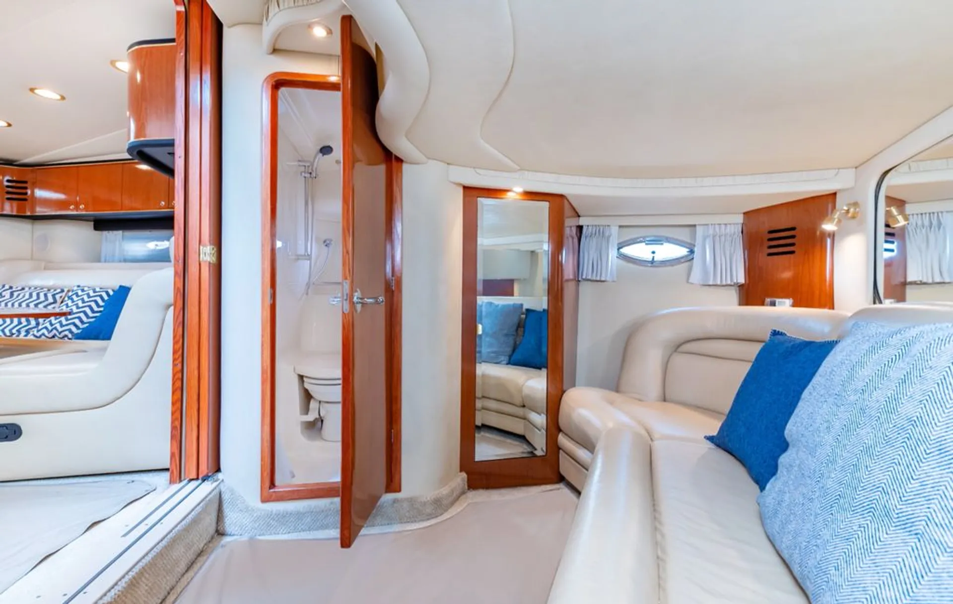 52' Sea Ray Motor Yacht for Celebrations – Miami, 13 Passengers
