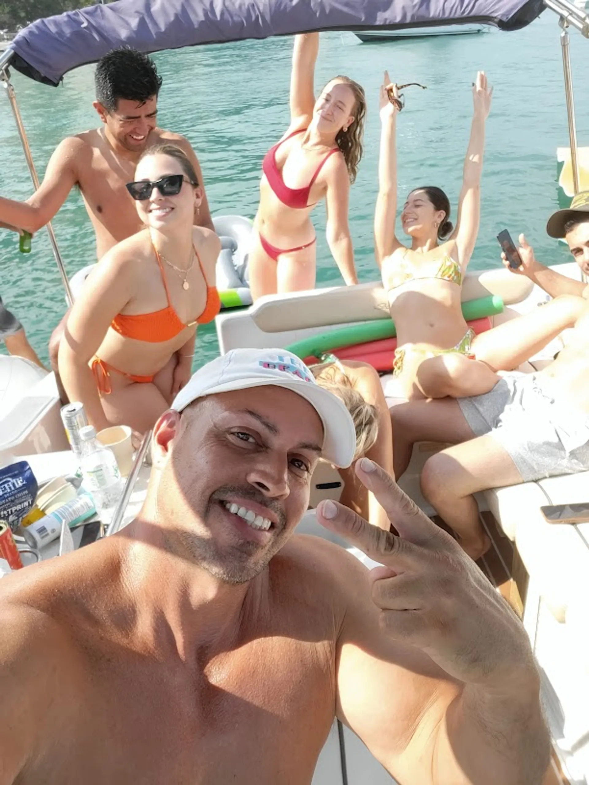 New 27' Sea Ray crusier Playpen summertime