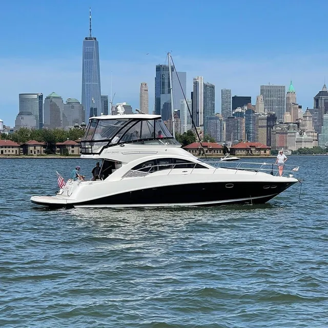 Rent a Sea Ray Boats motor yacht in Brooklyn, NY near me