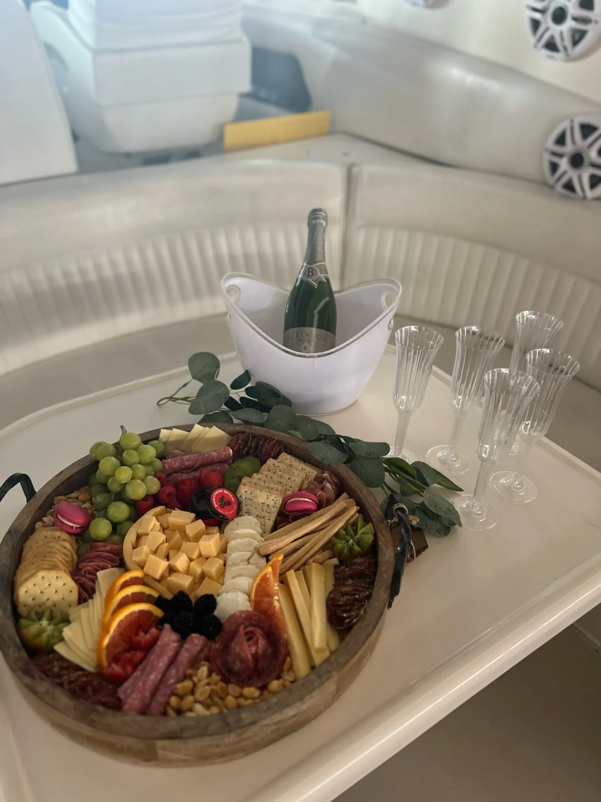 SEA RAY 45' PRIVATE YACHT! GET 1HR FREE Monday-Thursday!