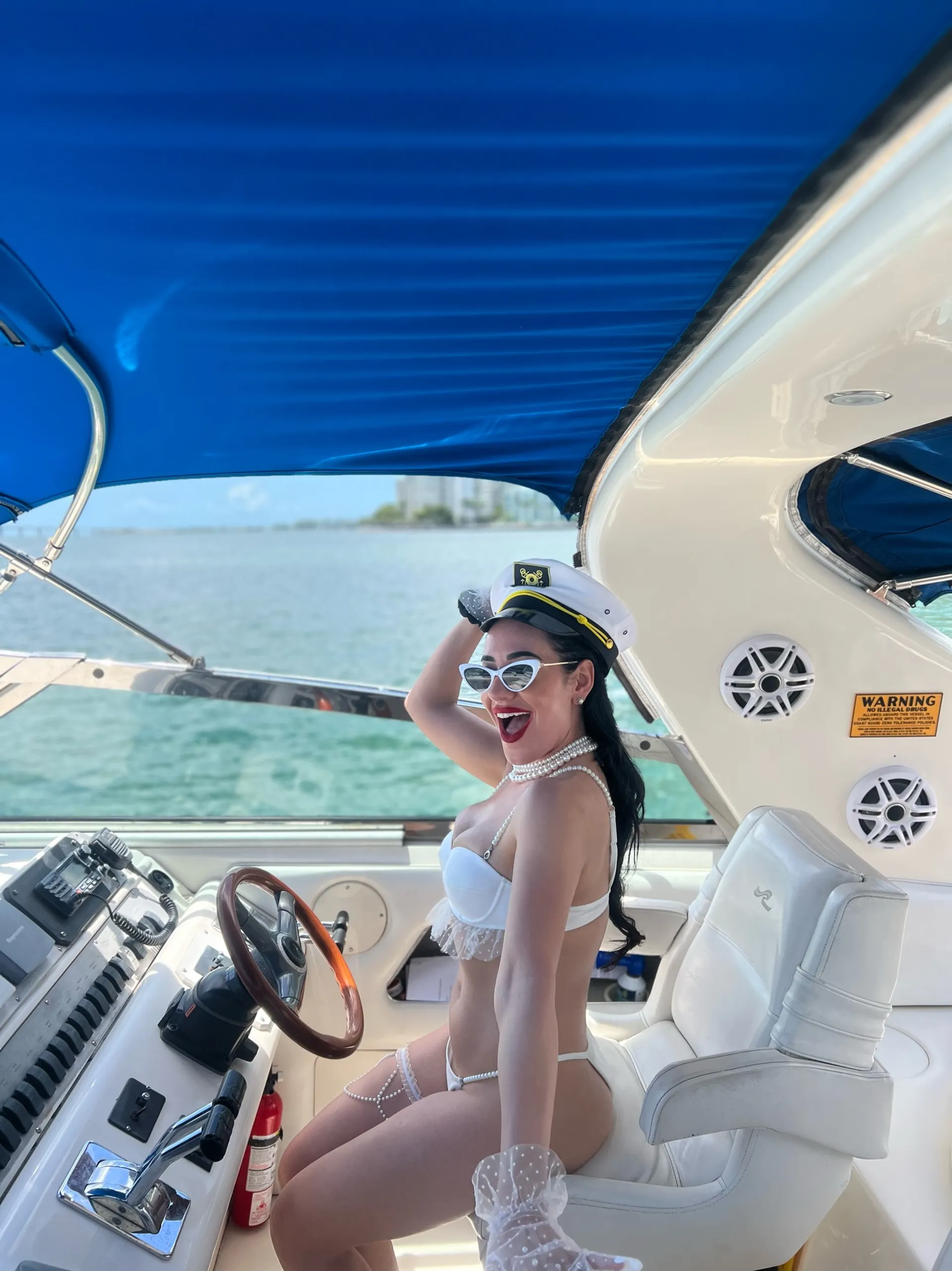 SEA RAY 45' PRIVATE YACHT! GET 1HR FREE Monday-Thursday!
