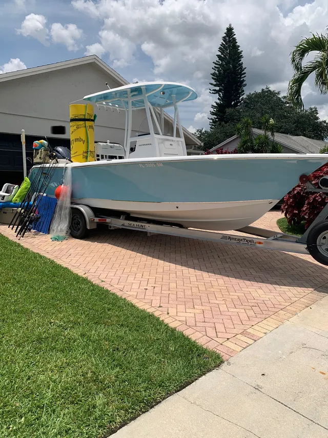 Rent a SEA HUNT BOATS center console in West Palm Beach, FL near me