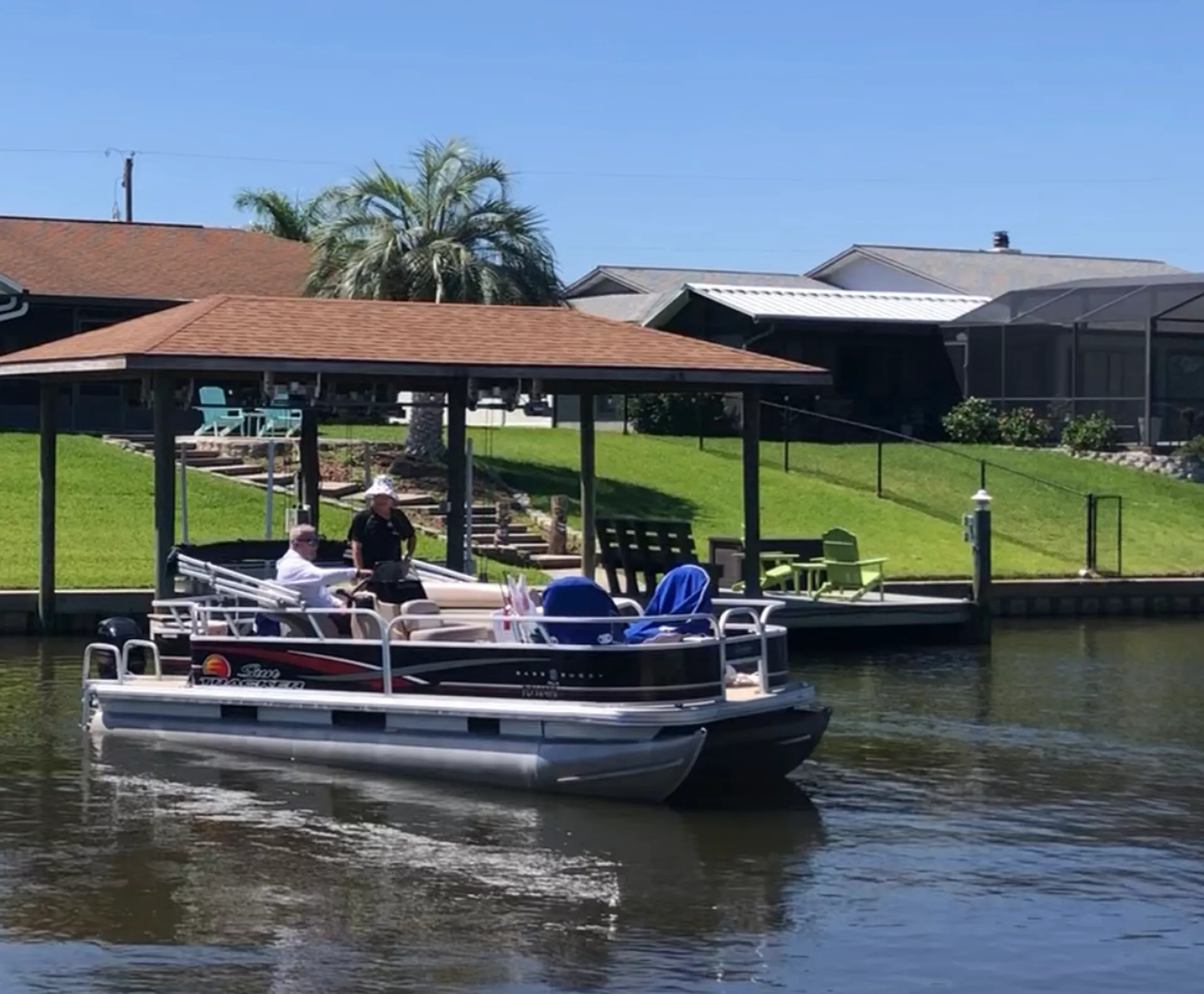 Sun Tracker by Tracker Marine Bass Buggy 18 DLX Signature w/60ELPT 4-S in Palm Coast, FL — photo 3