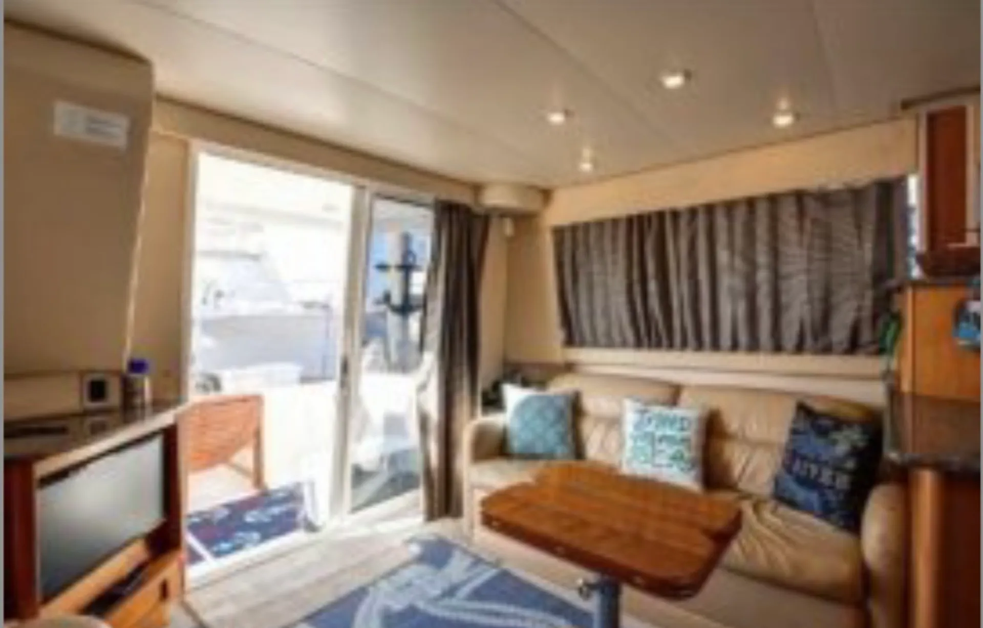 Meridian Yachts 381 Sedan in Palm Coast, FL — photo 7