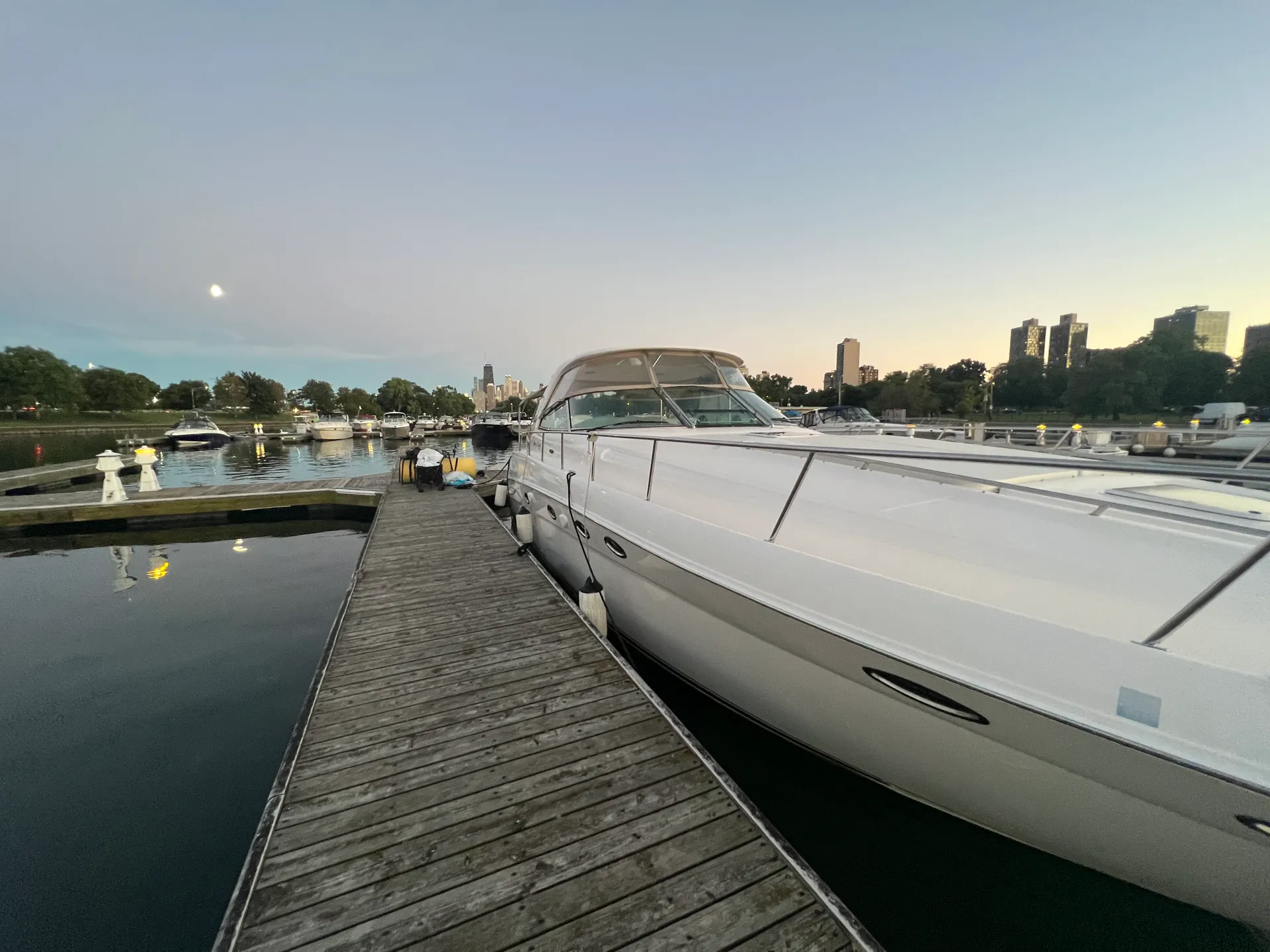 Sea Ray Boats 460 Sundancer in Chicago, IL — photo 2