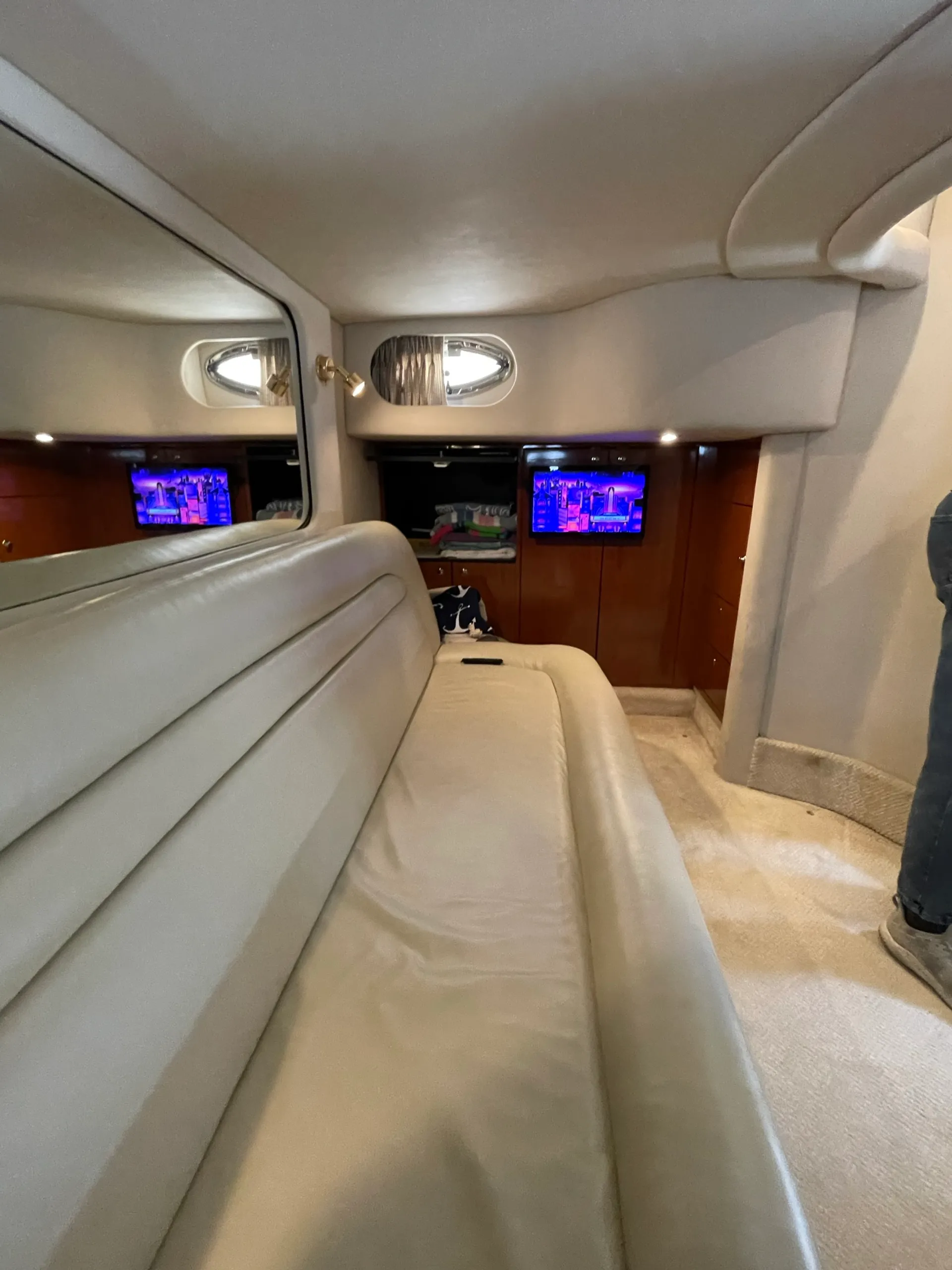 Sea Ray Boats 460 Sundancer in Chicago, IL — photo 8