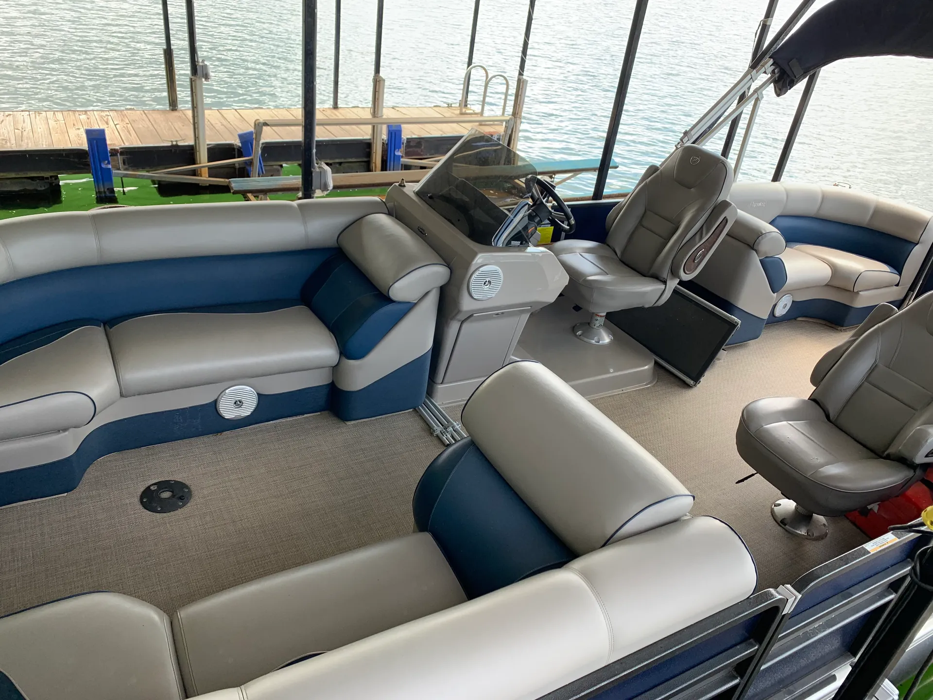 #1 Rented Boat - Tritoon 150hp - Lake Hartwell