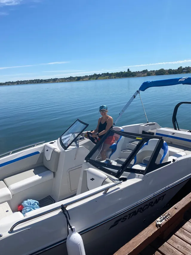 Rent a Starcraft deck boat in Seattle, WA near me