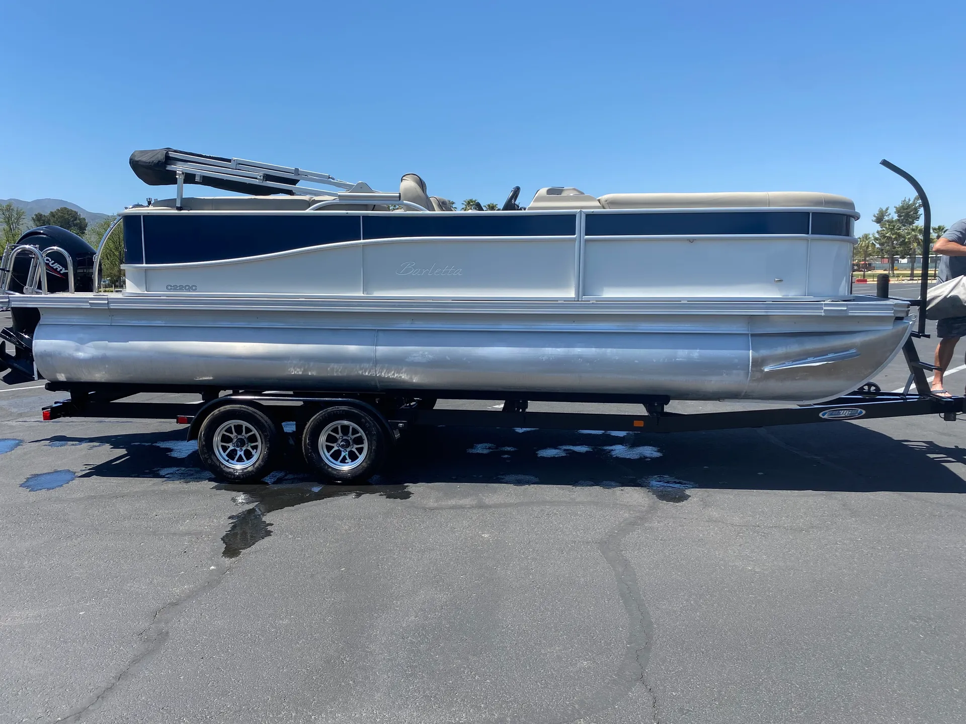 BARLETTA BOATS C22QC TRITOON in San Diego, CA — photo 3
