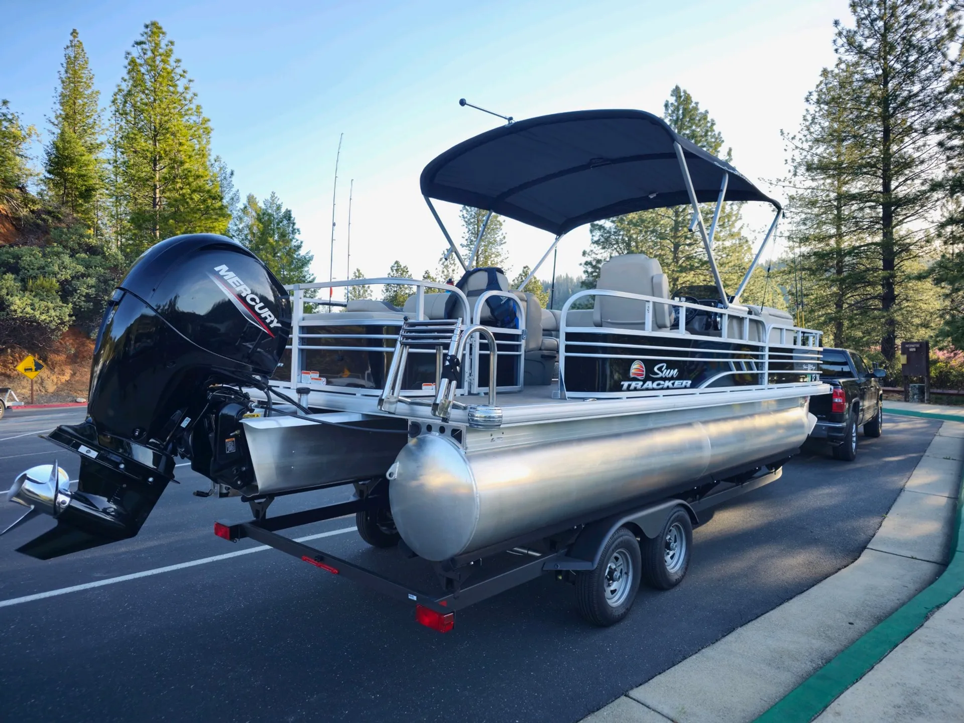 SUN TRACKER FISHIN' BARGE 22 DLX in New Johnsonville, TN — photo 4