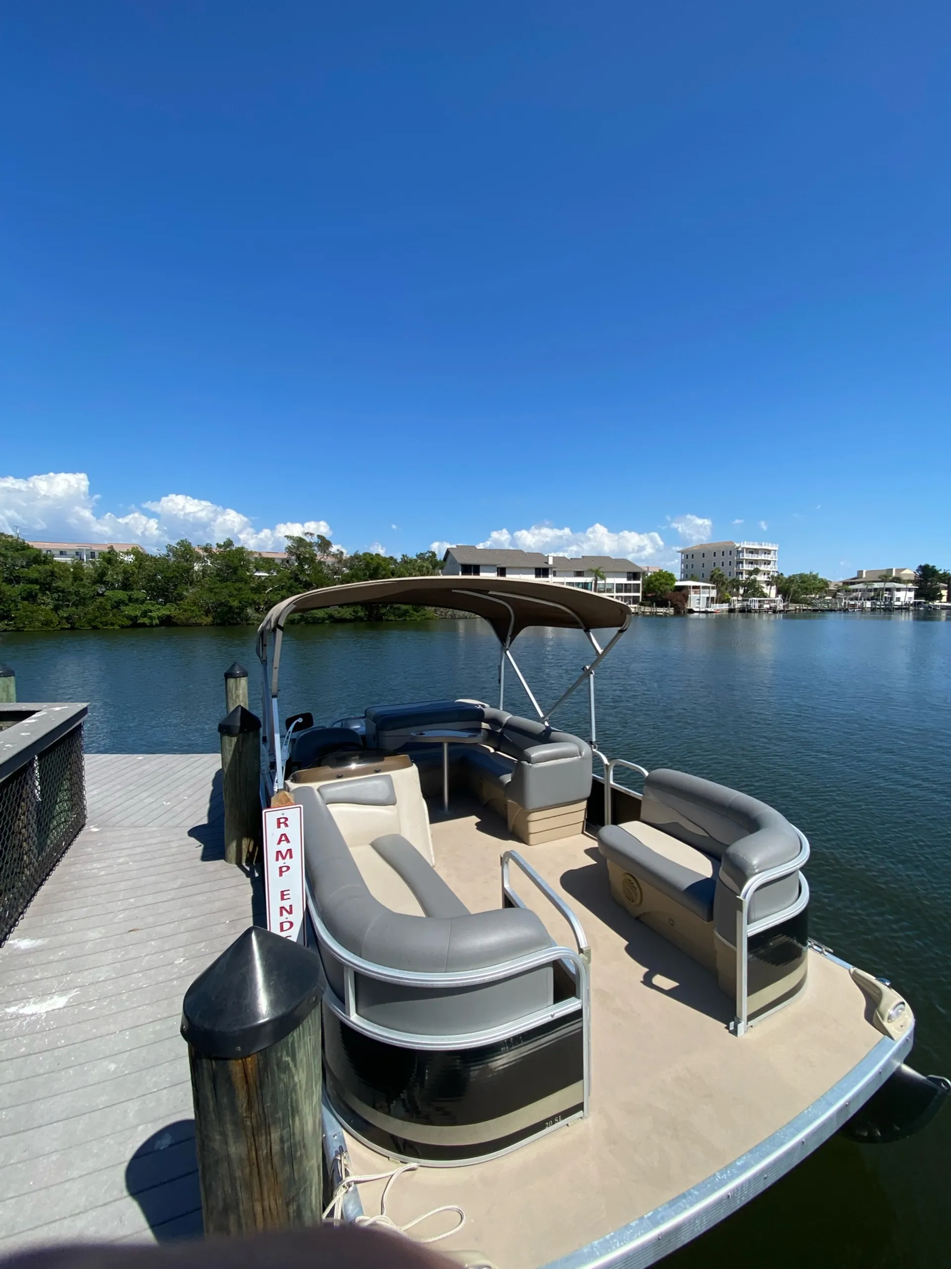 Bennington 20SL pontoon