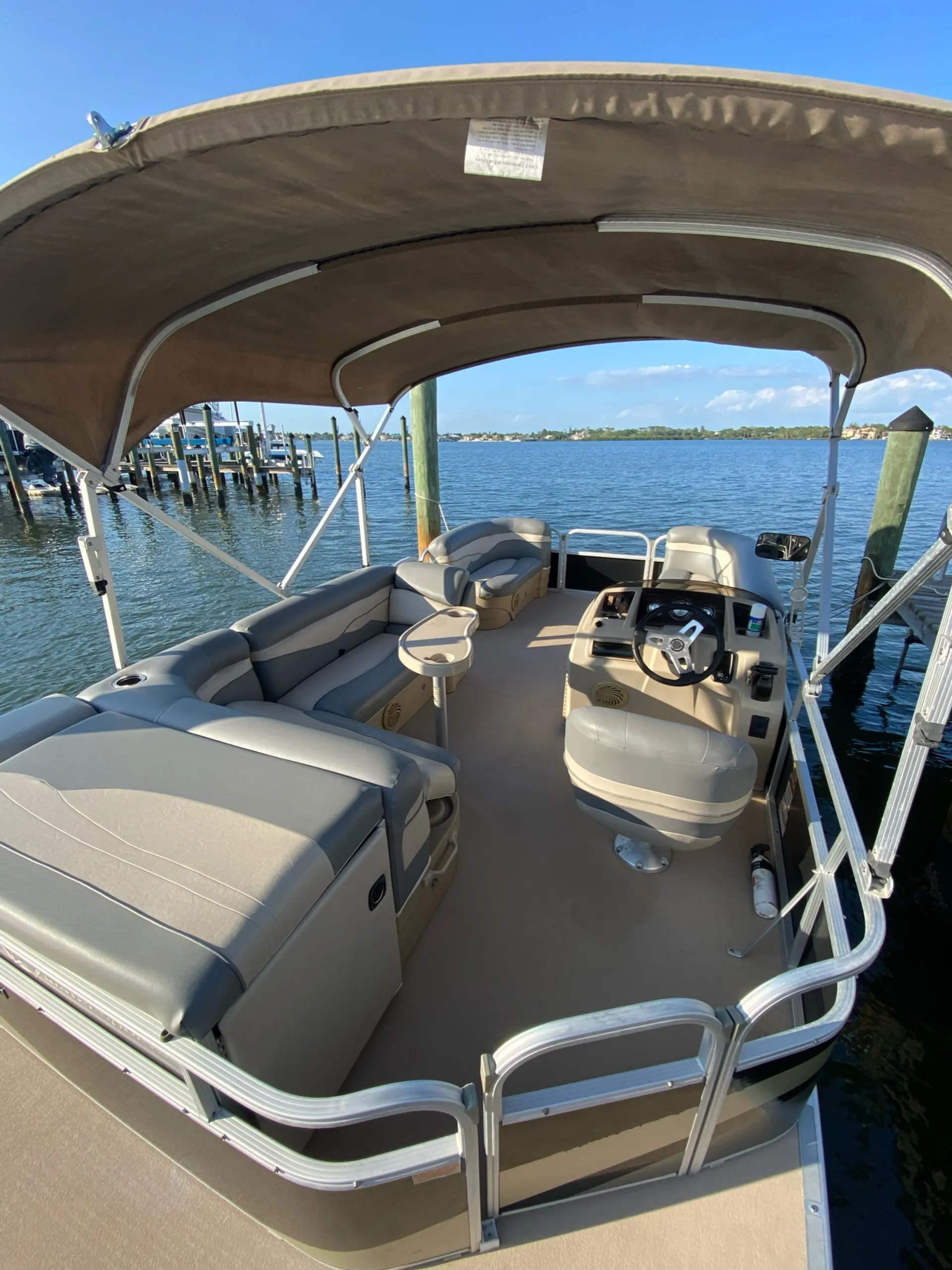 Bennington 20SL pontoon