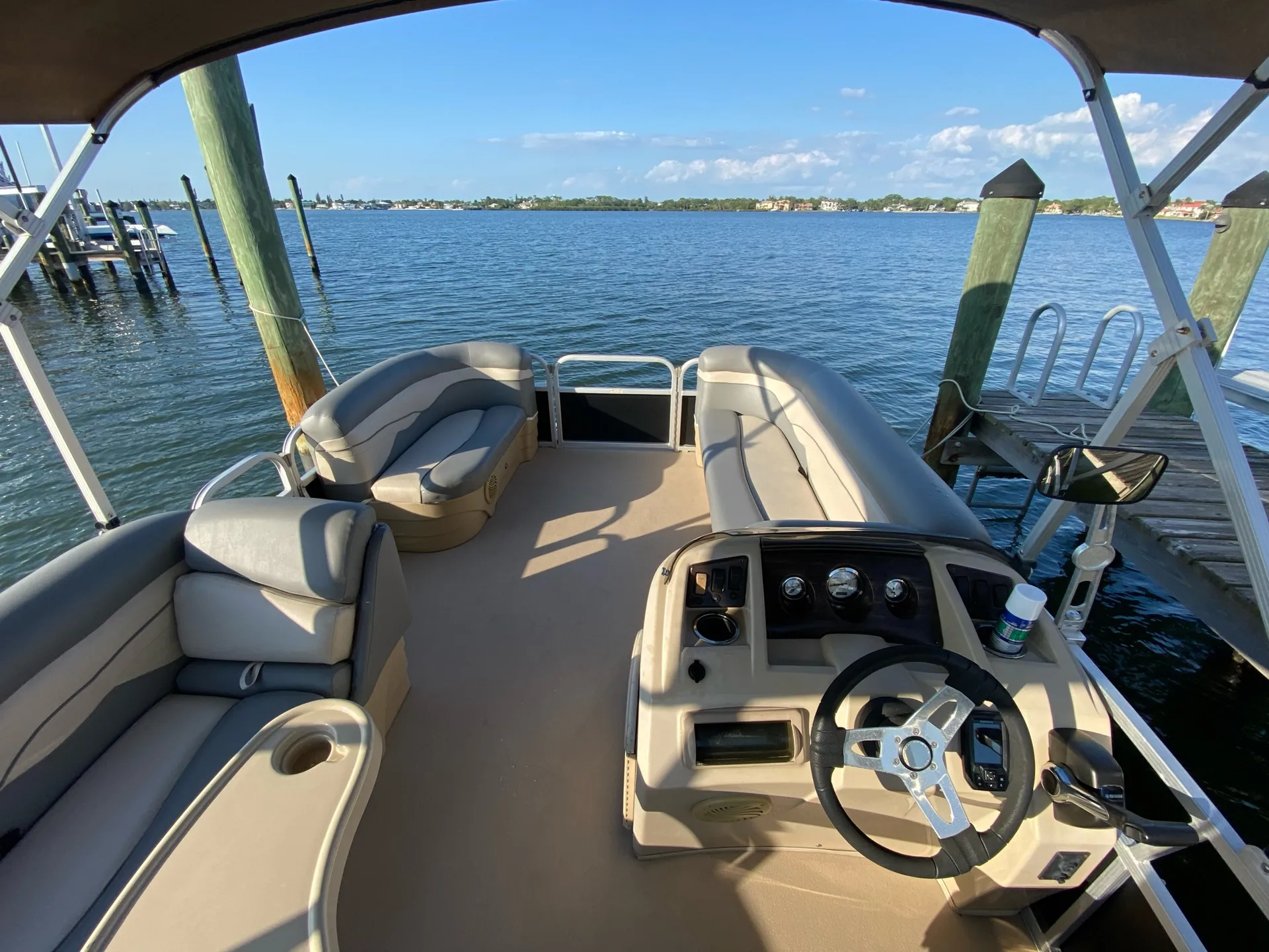 Bennington 20SL pontoon