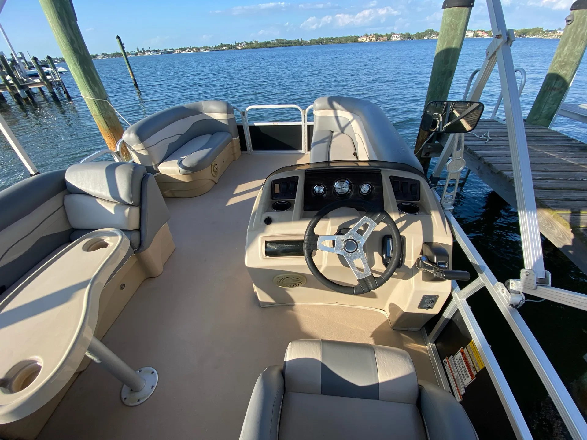 Bennington 20SL pontoon