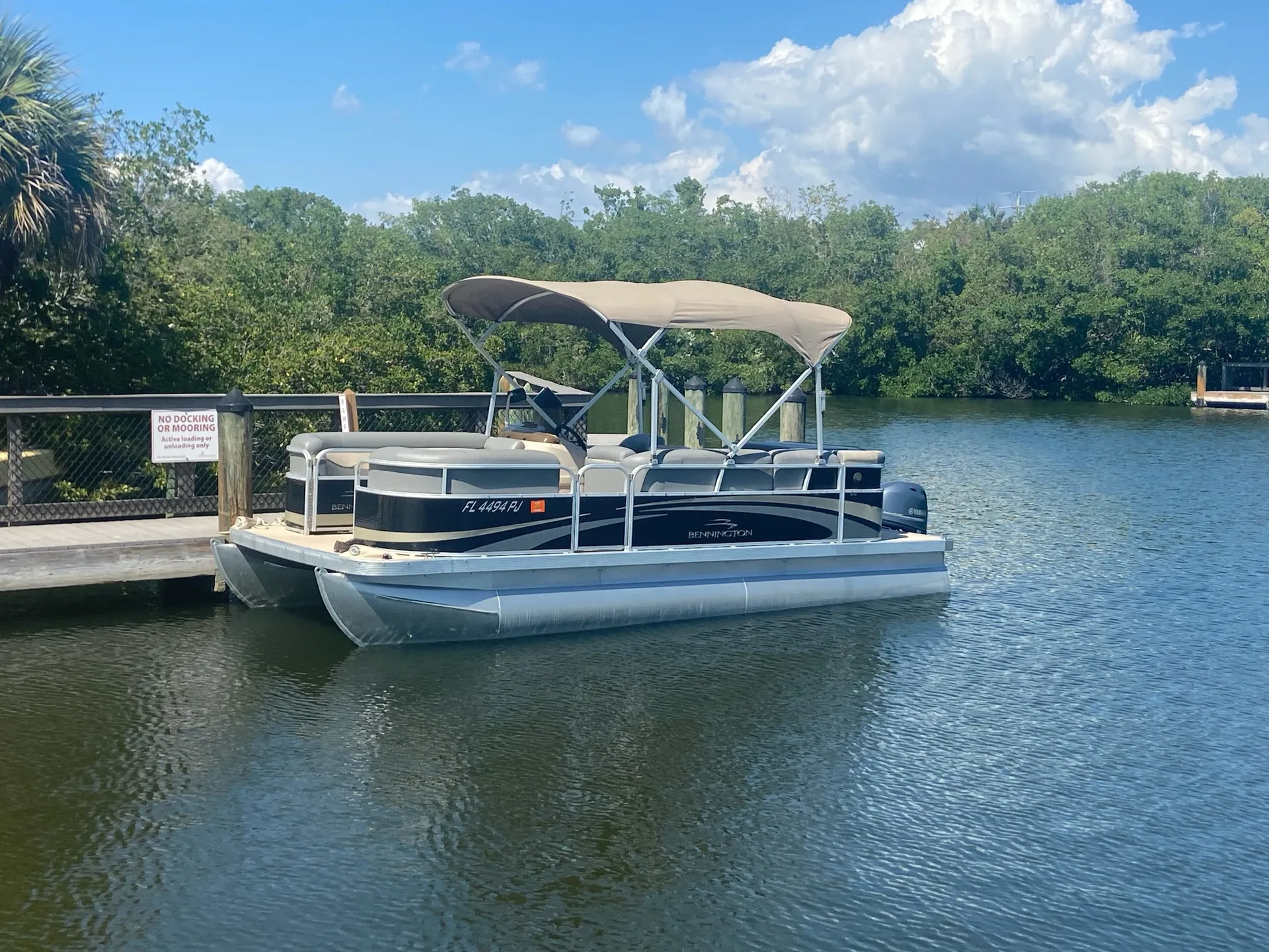 Bennington 20SL pontoon