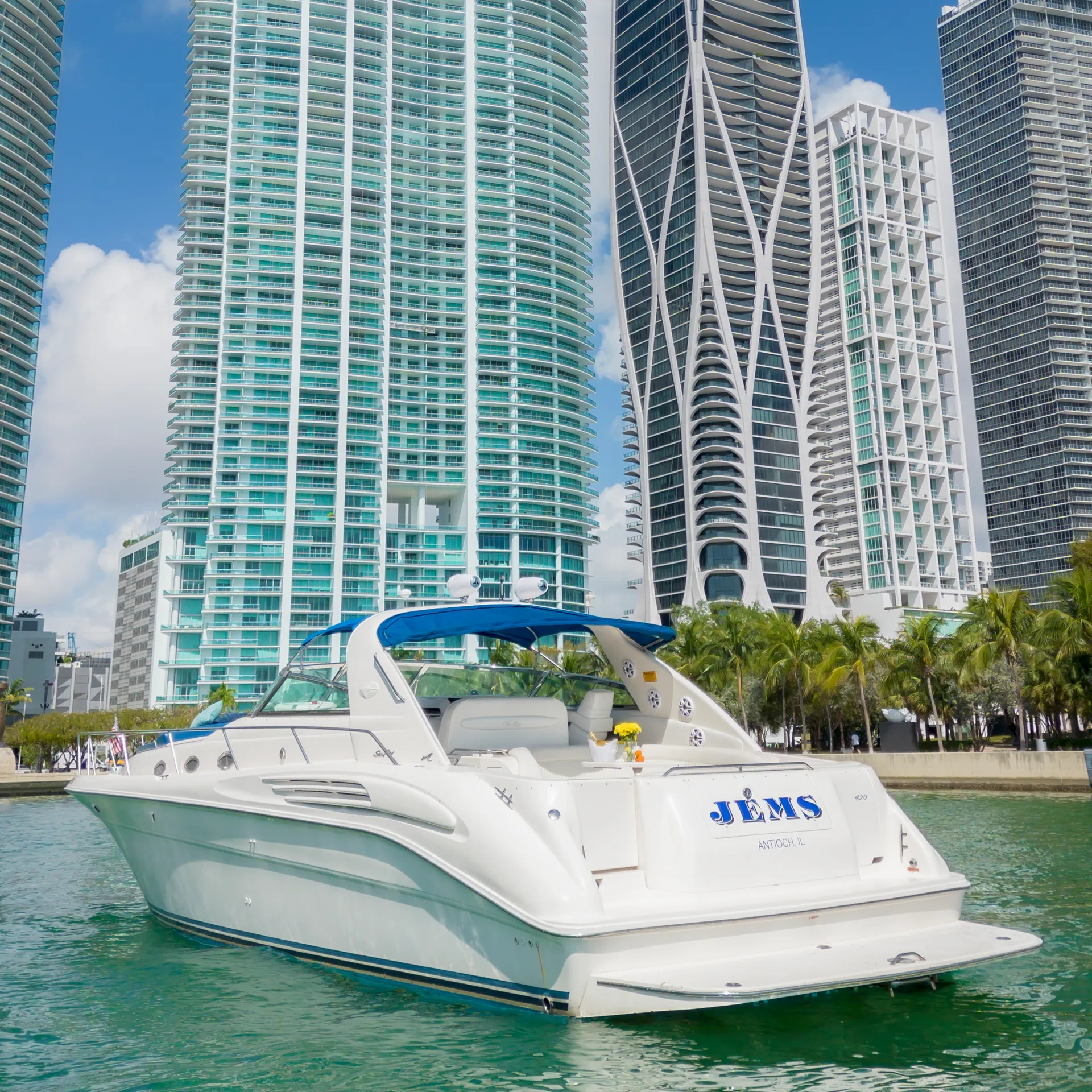 SEA RAY 45' PRIVATE YACHT! GET 1HR FREE Monday-Thursday!