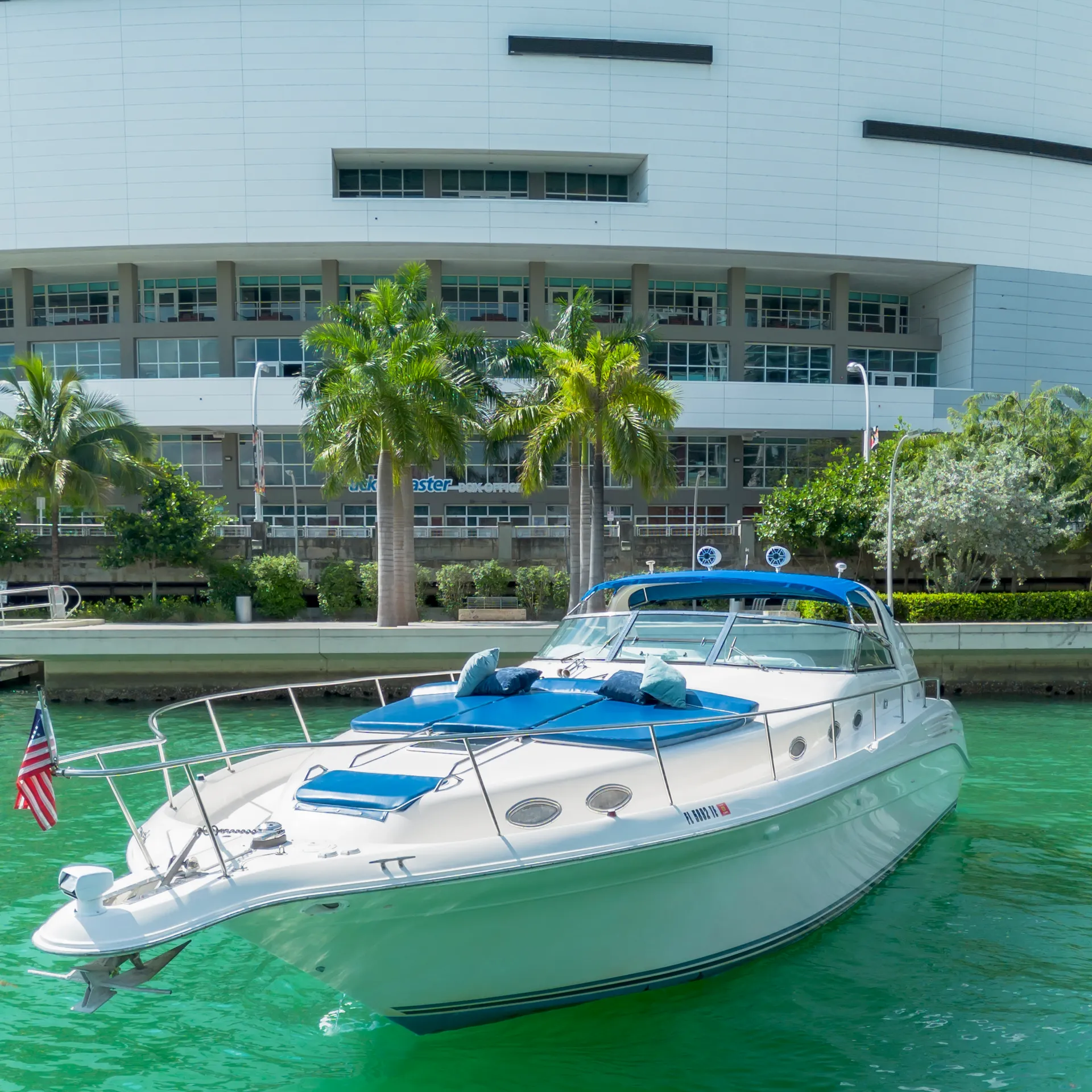 SEA RAY 45' PRIVATE YACHT! GET 1HR FREE Monday-Thursday!