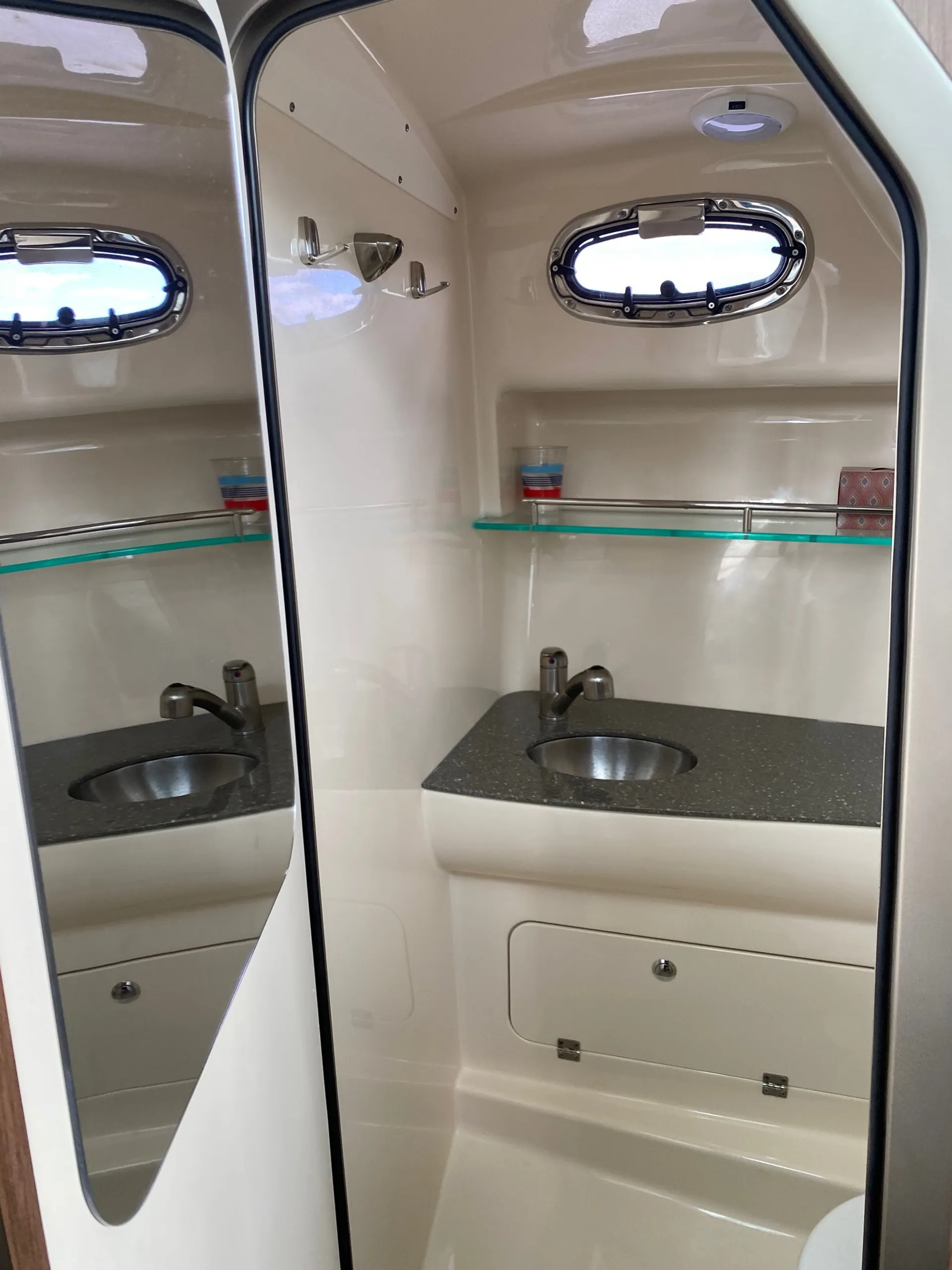 2017 Boston Whaler Conquest