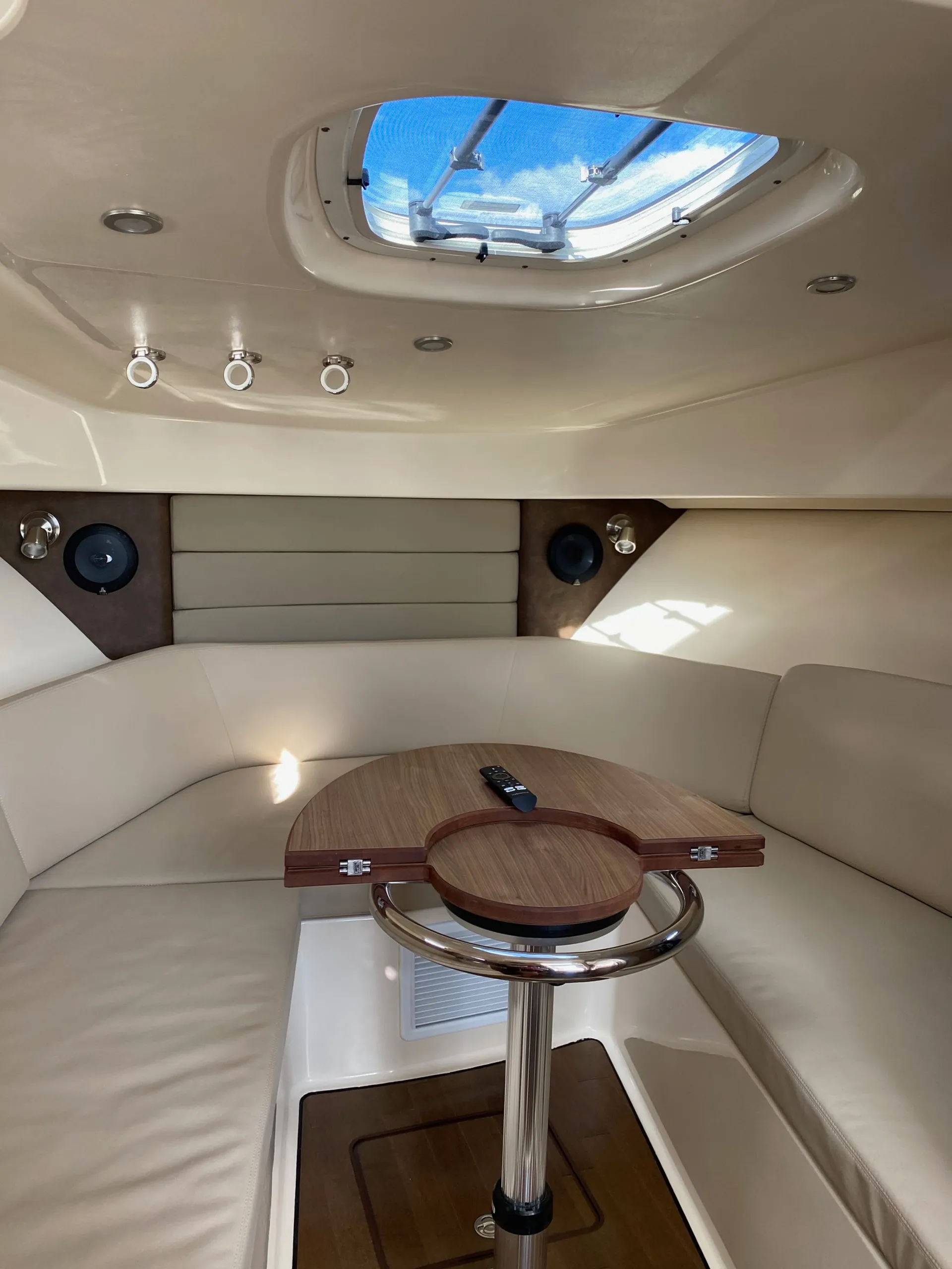 2017 Boston Whaler Conquest