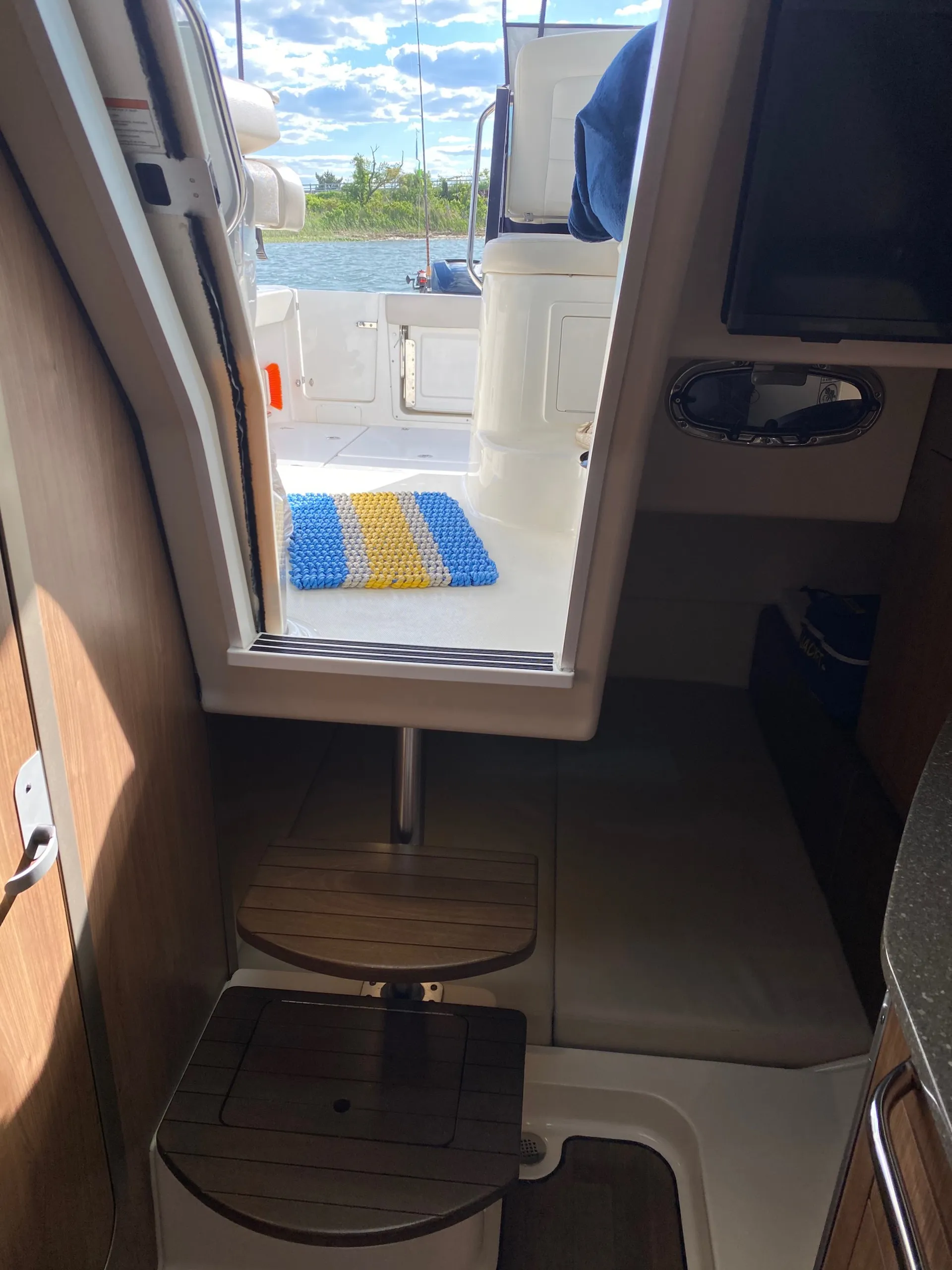 2017 Boston Whaler Conquest