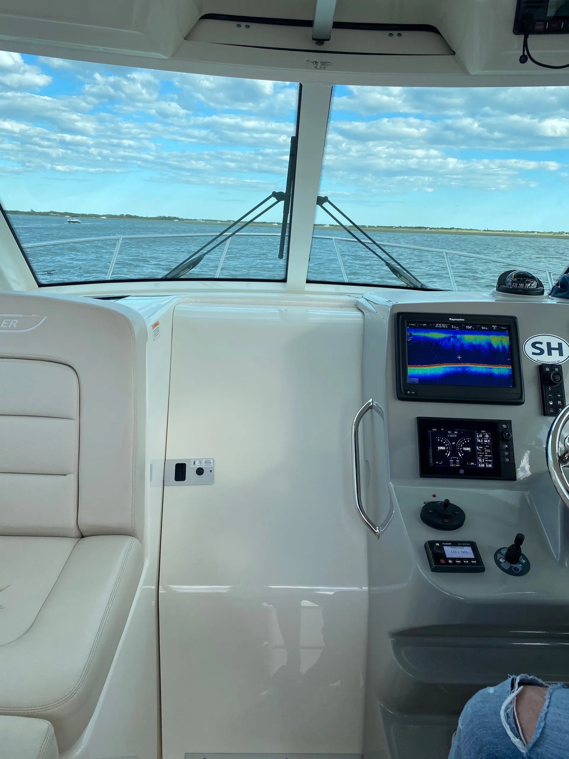2017 Boston Whaler Conquest