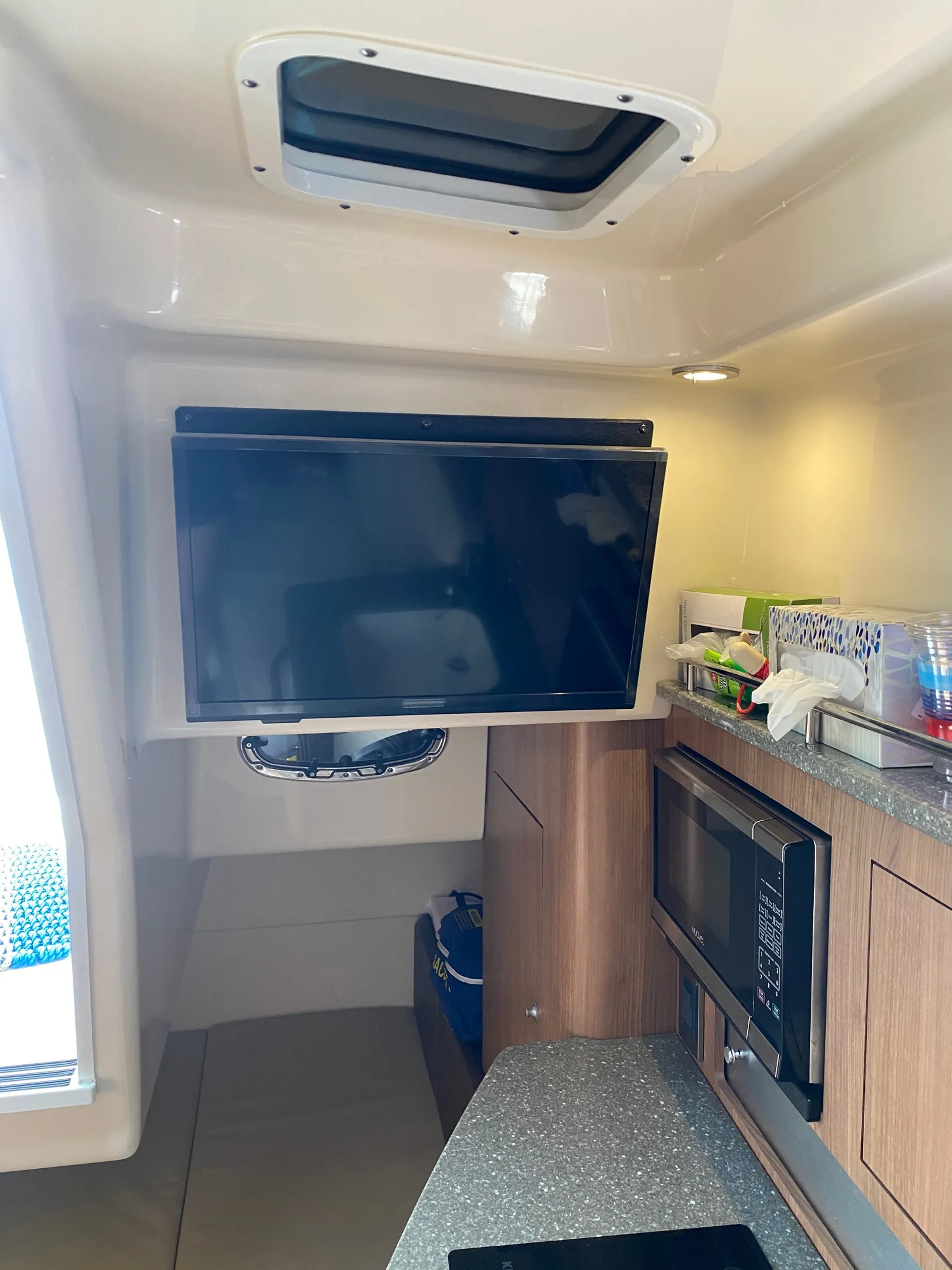 2017 Boston Whaler Conquest