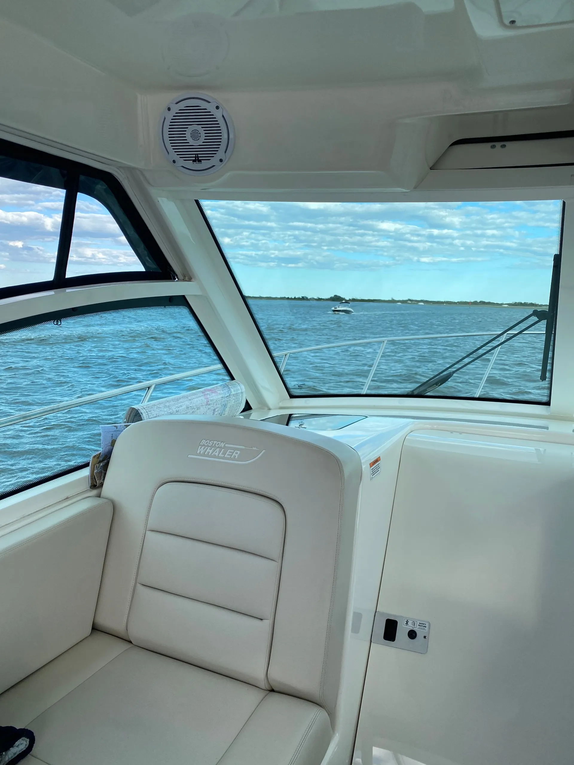 2017 Boston Whaler Conquest