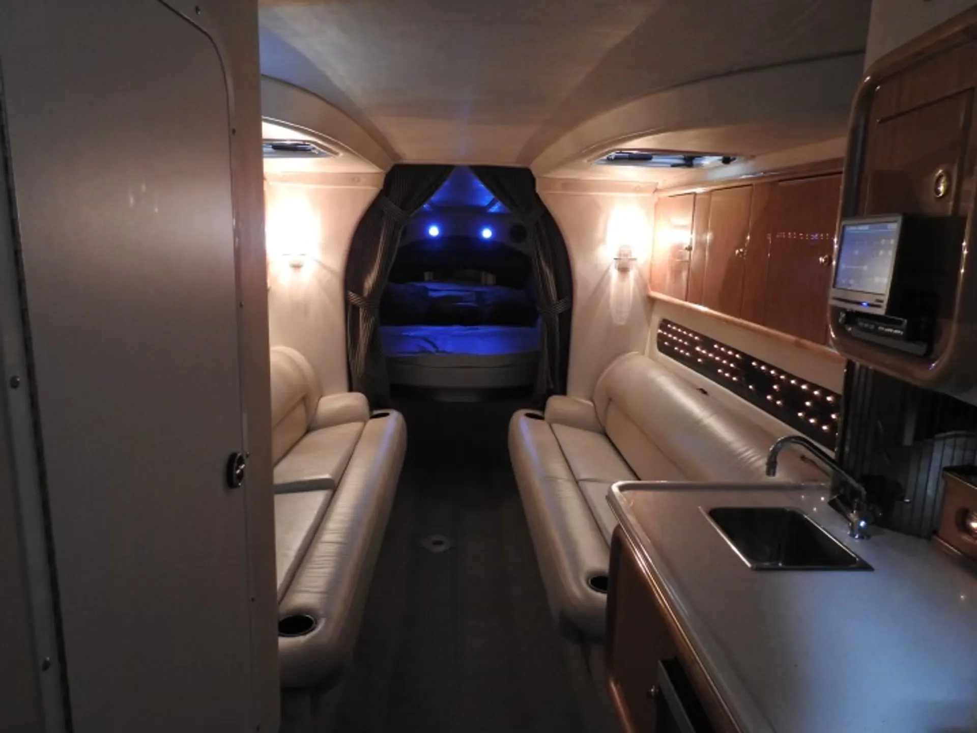 Black Thunder Powerboats 460 EC in Lake Ozark, MO — photo 4