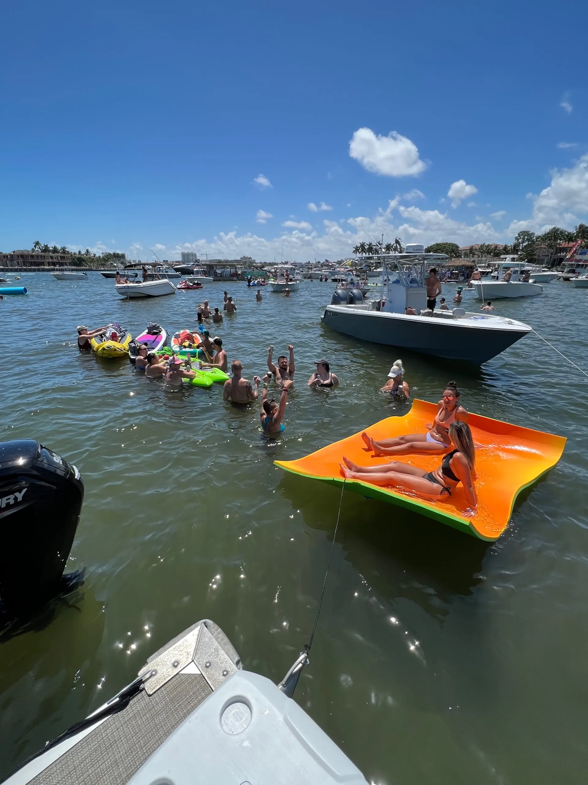 Comfortable and spacious 28’ Pontoon 