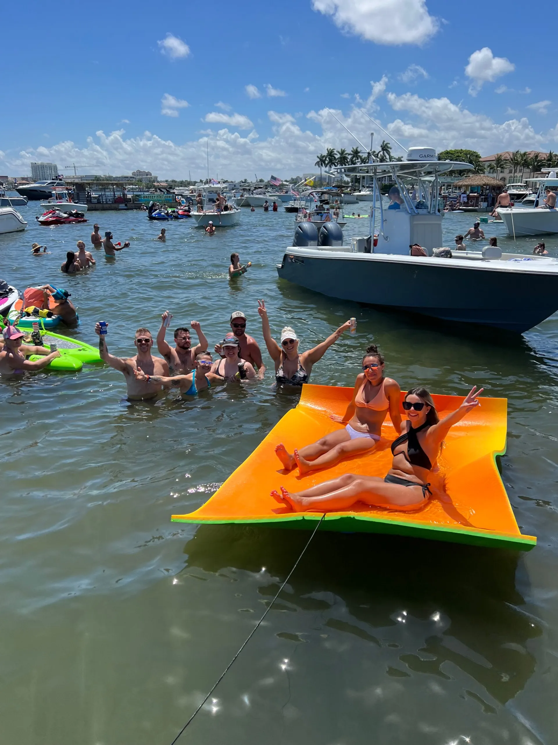 Comfortable and spacious 28’ Pontoon 