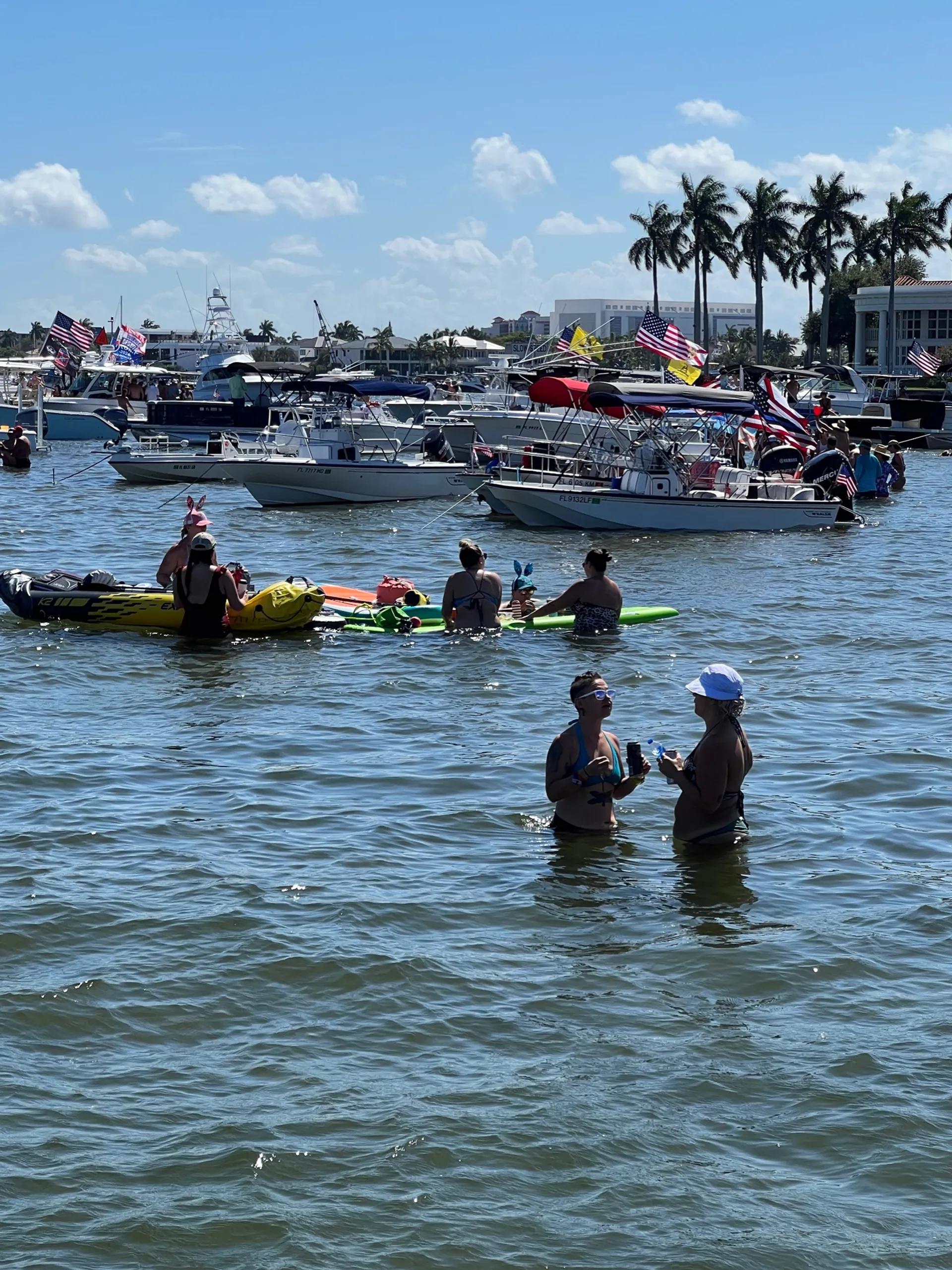 Comfortable and spacious 28’ Pontoon 