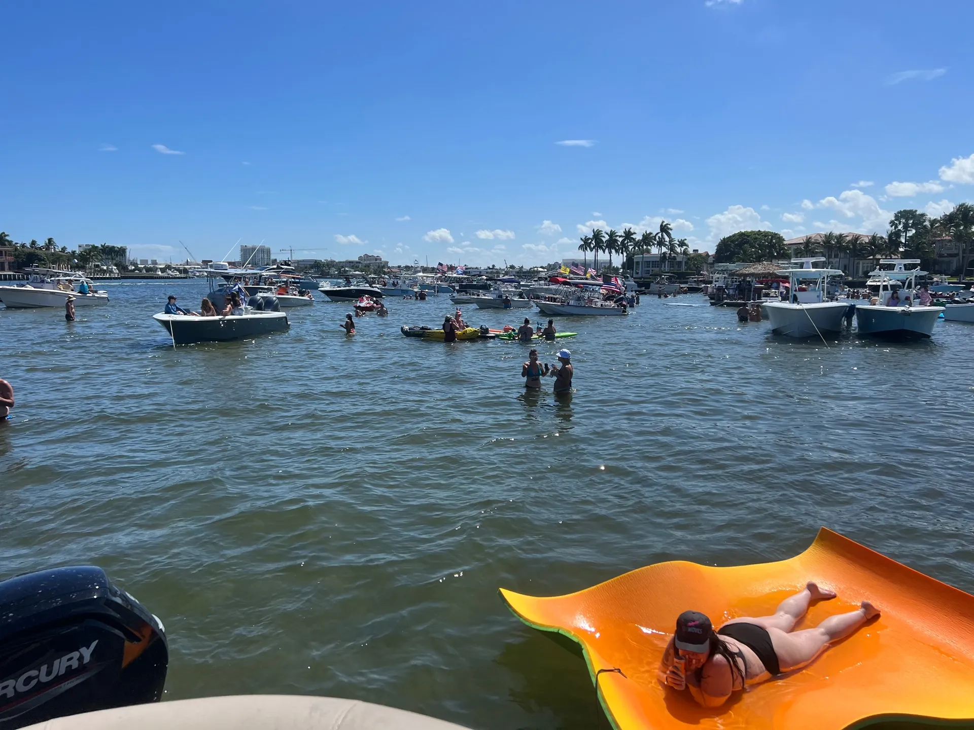 Comfortable and spacious 28’ Pontoon 