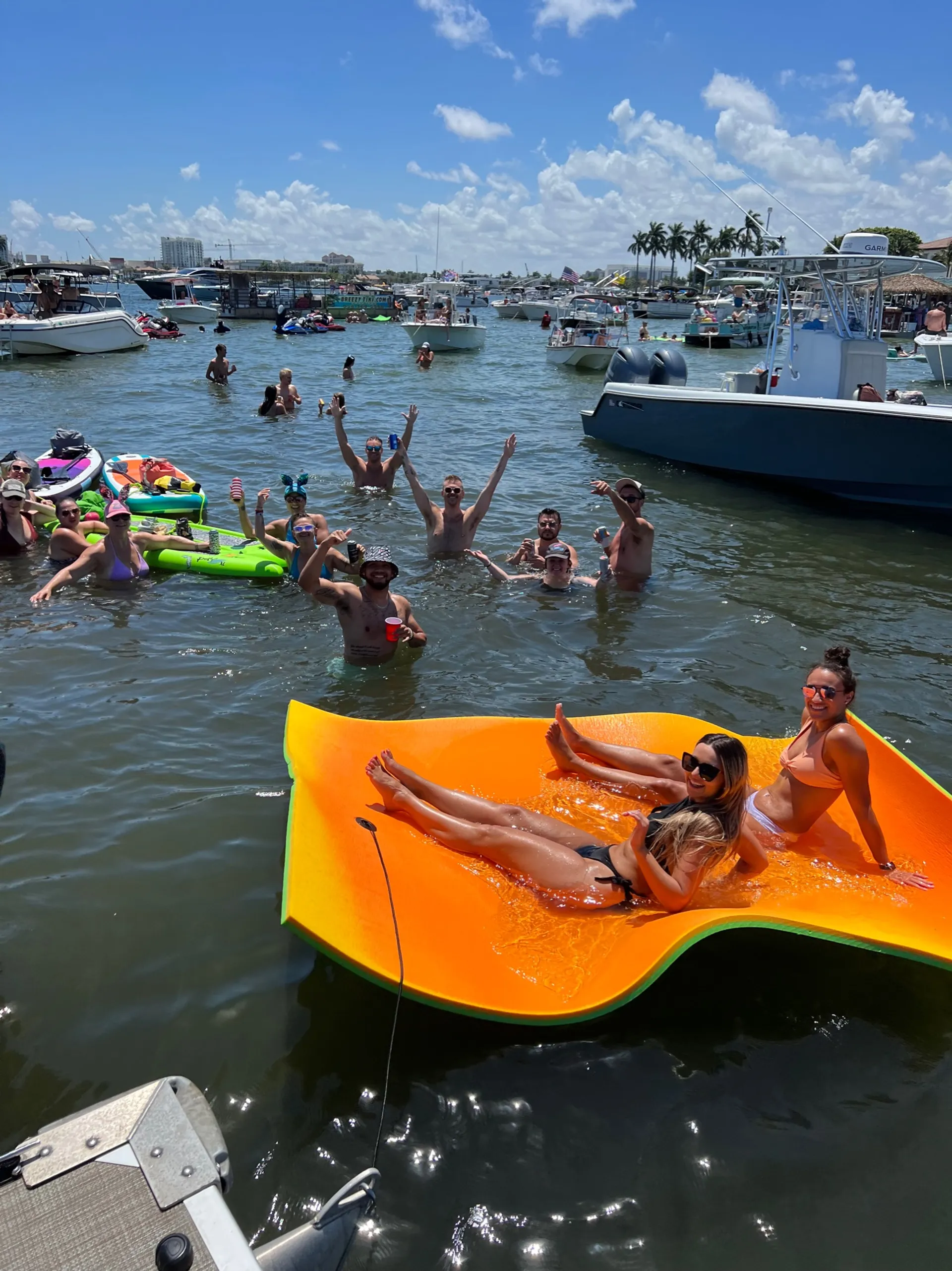 Comfortable and spacious 28’ Pontoon 