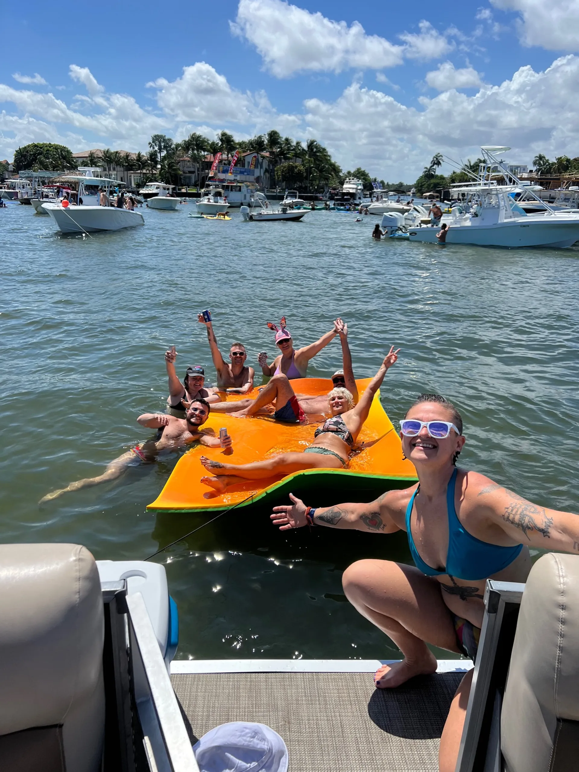 Comfortable and spacious 28’ Pontoon 