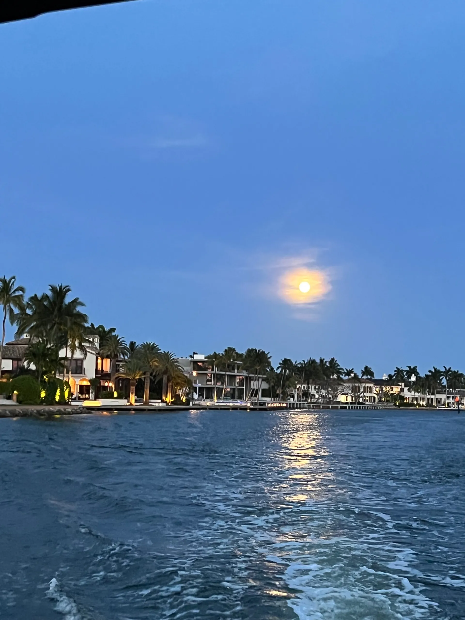 Comfortable and spacious 28’ Pontoon 