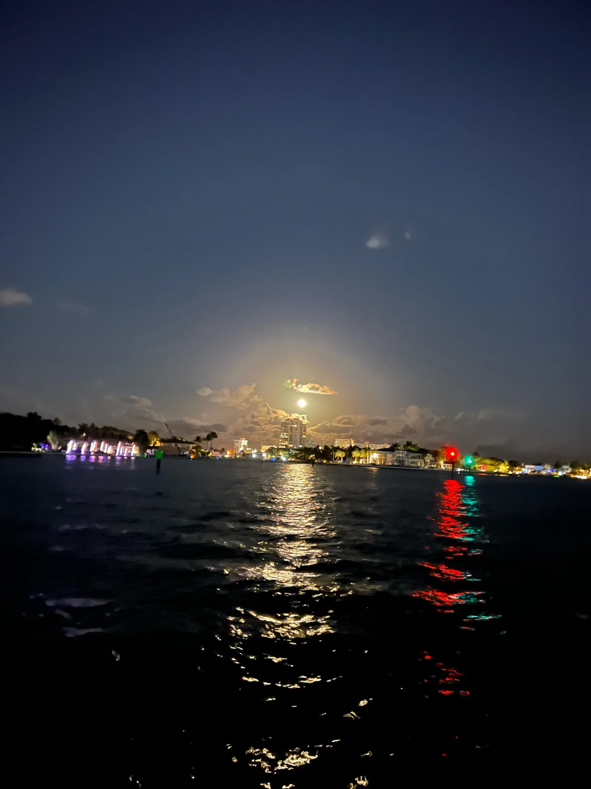 Comfortable and spacious 28’ Pontoon 