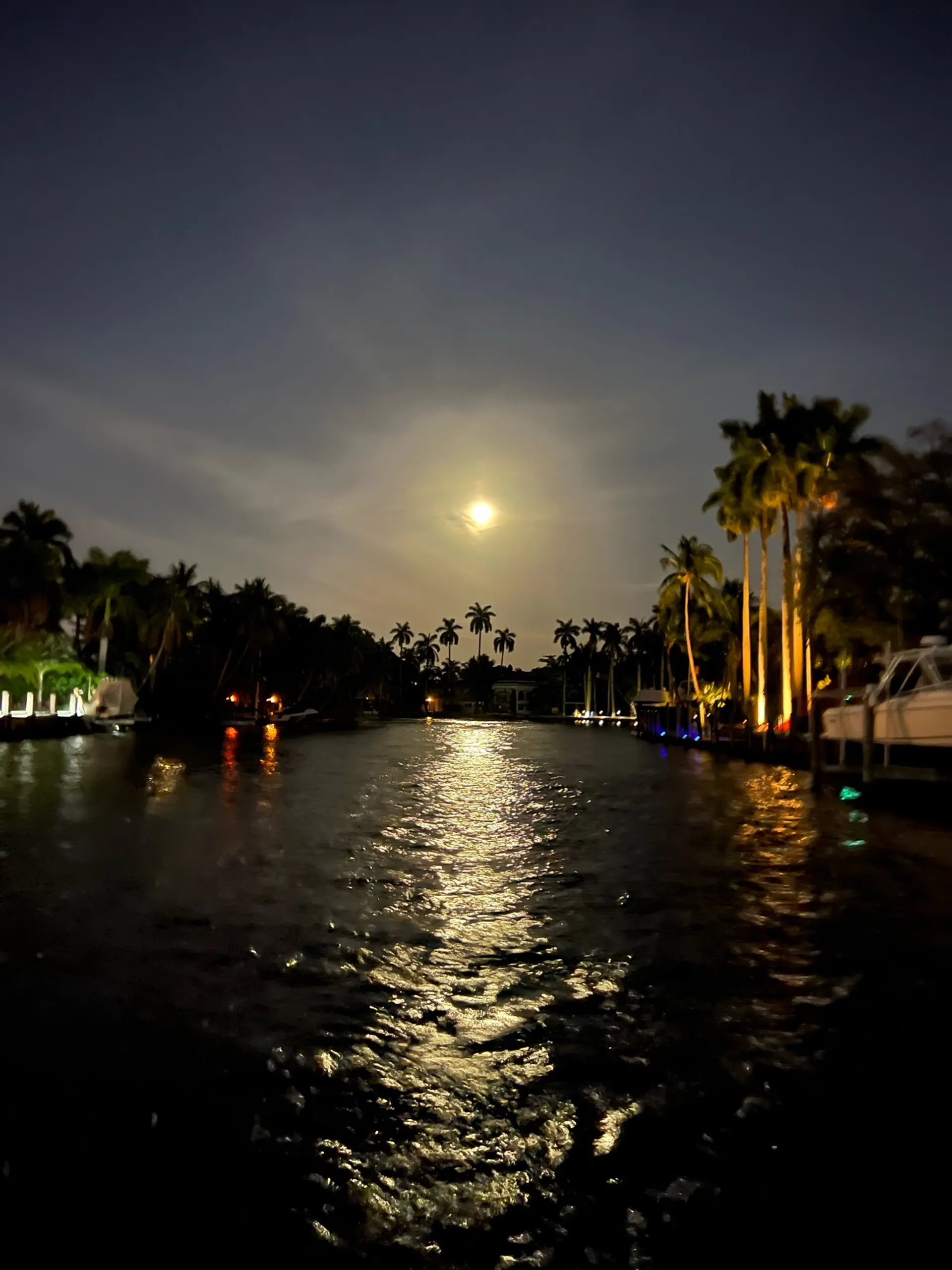 Comfortable and spacious 28’ Pontoon 