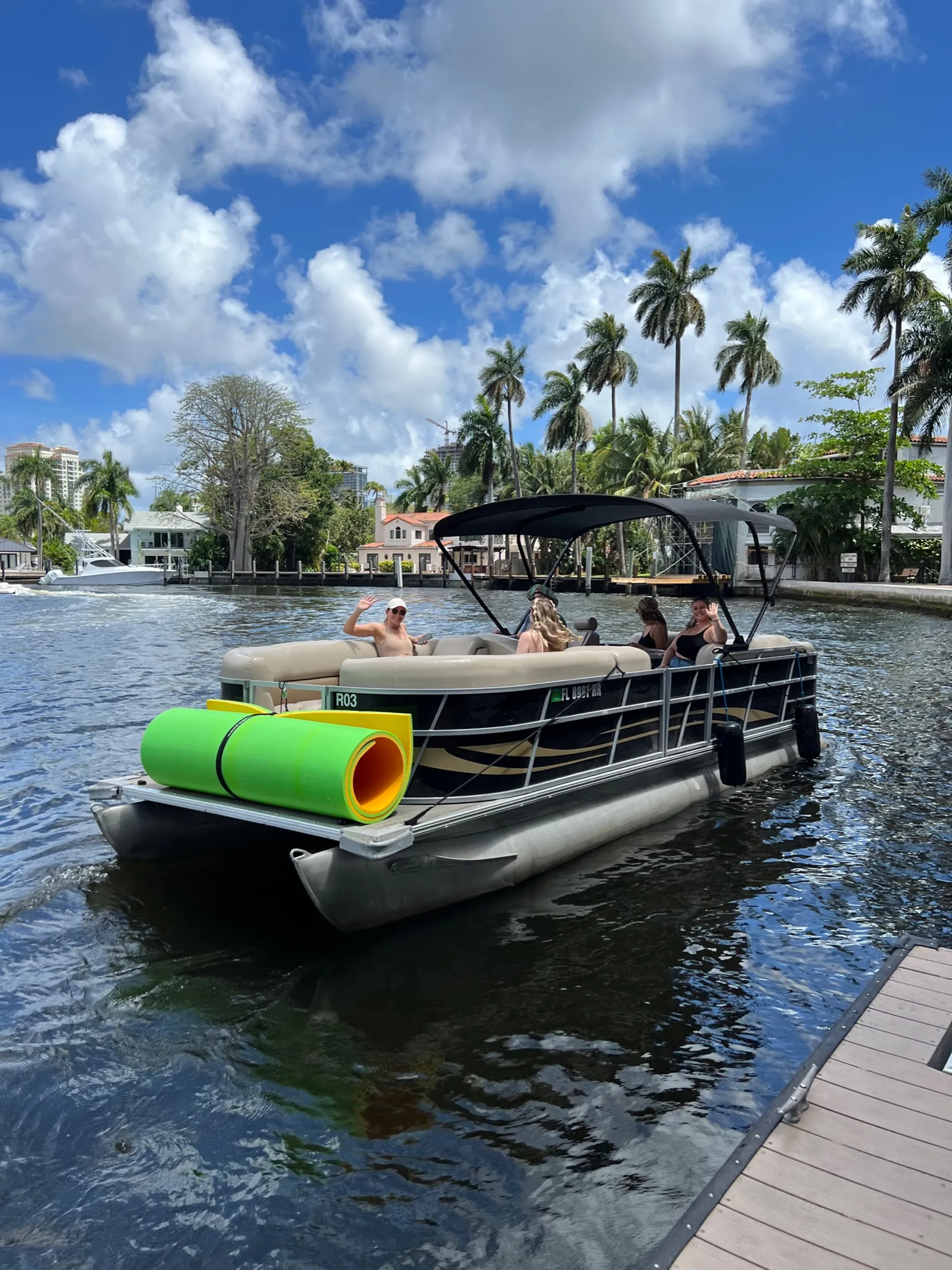 Comfortable and spacious 28’ Pontoon 
