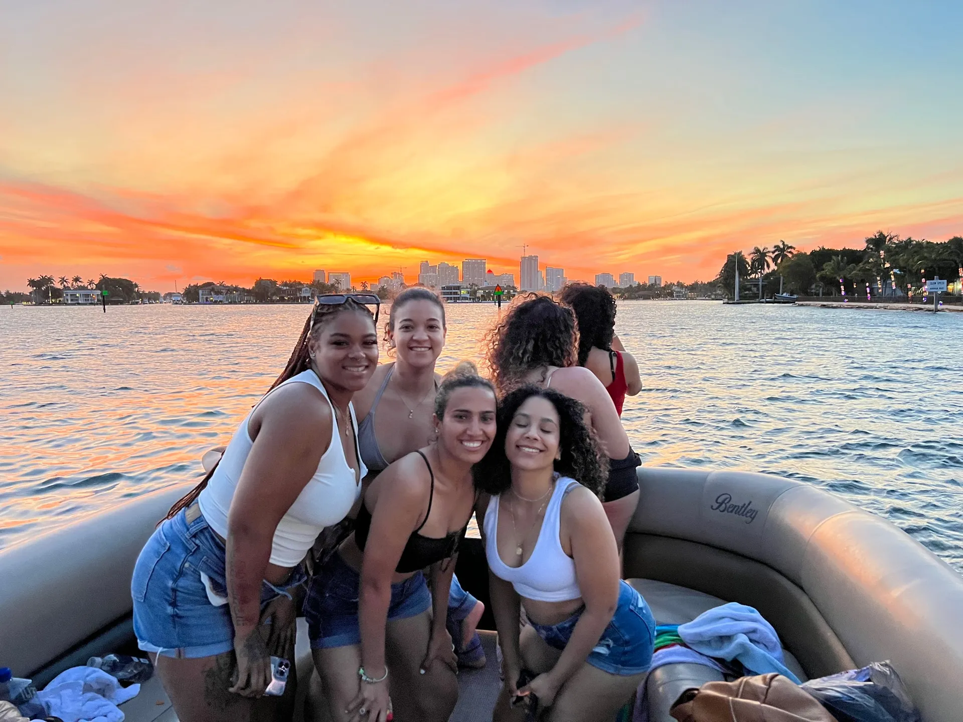 Comfortable and spacious 28’ Pontoon 