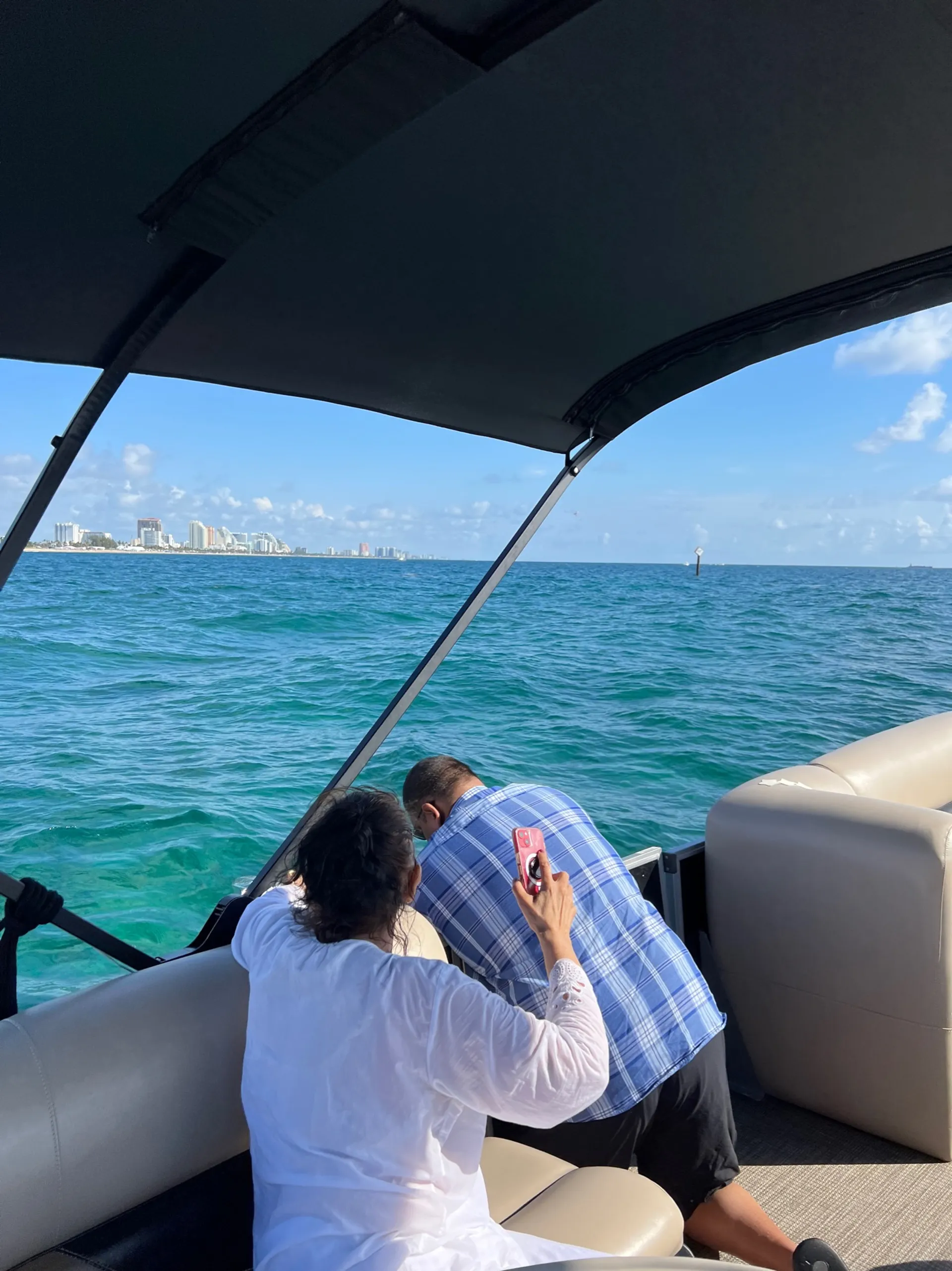 Comfortable and spacious 28’ Pontoon 