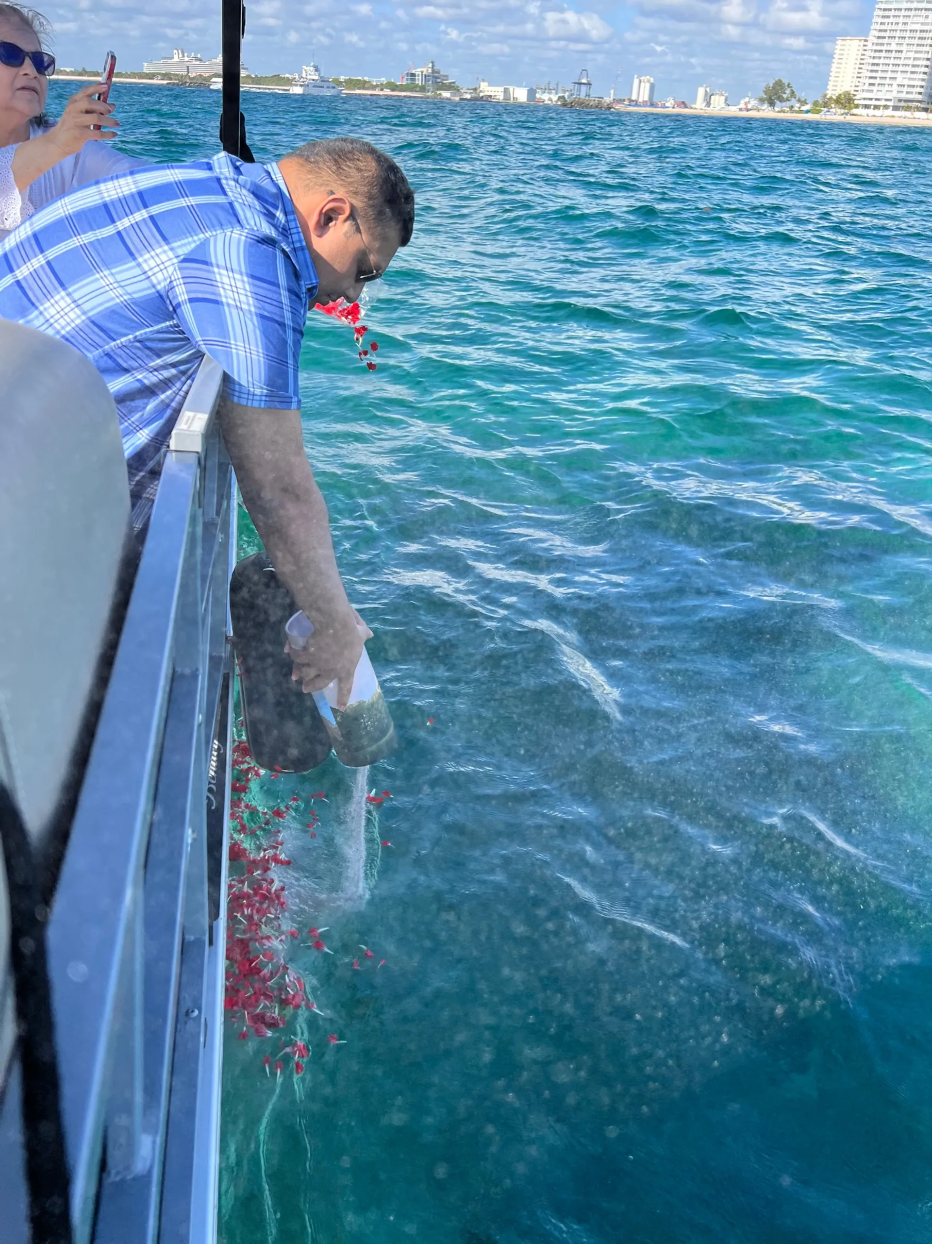 Comfortable and spacious 28’ Pontoon 